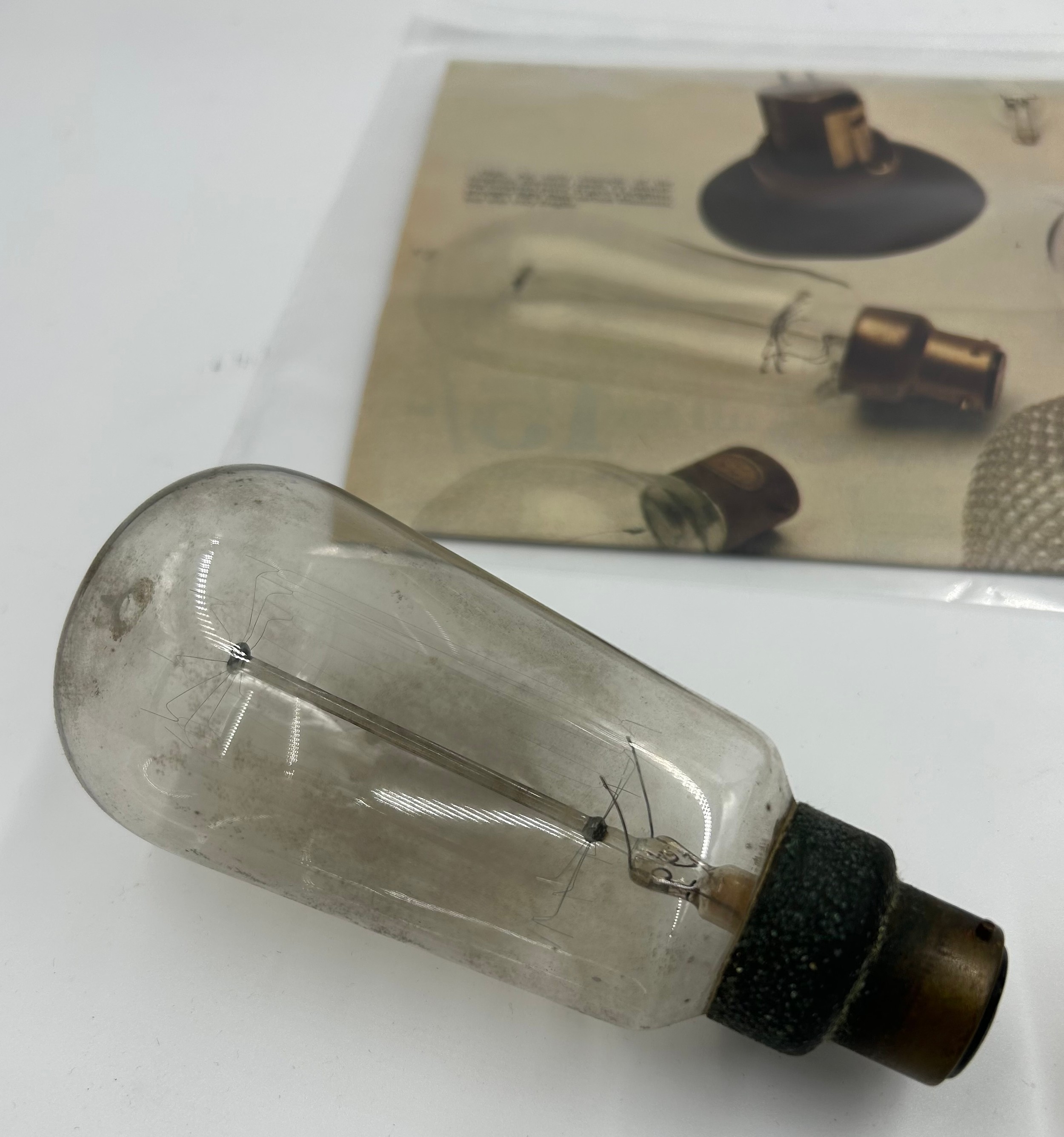 Two early Tungsten filament light bulbs. - Bild 2 aus 3