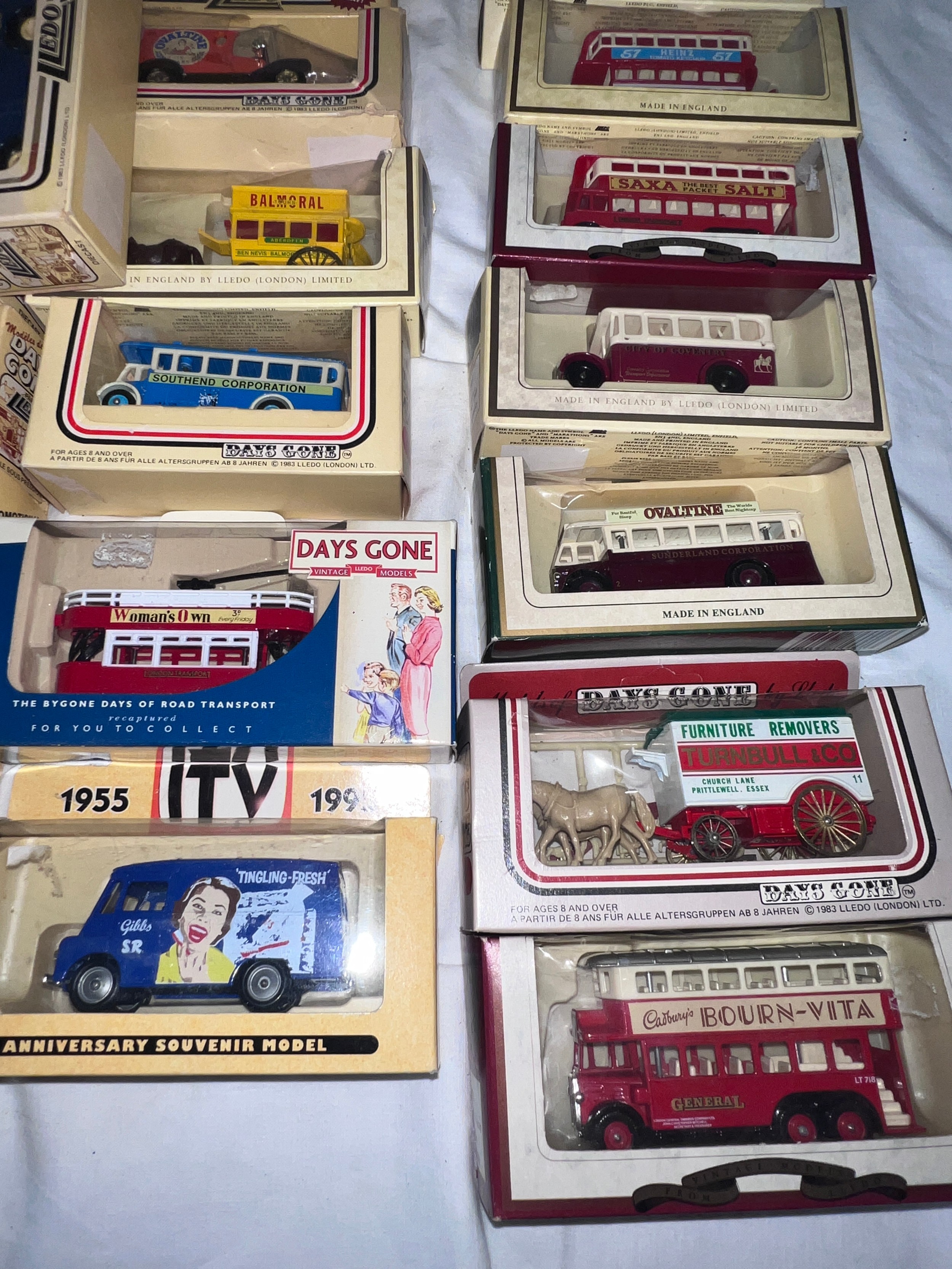 A collection of boxed Lledo models of buses & vehicles to include Days Gone, Models of Yesteryear, - Bild 6 aus 7