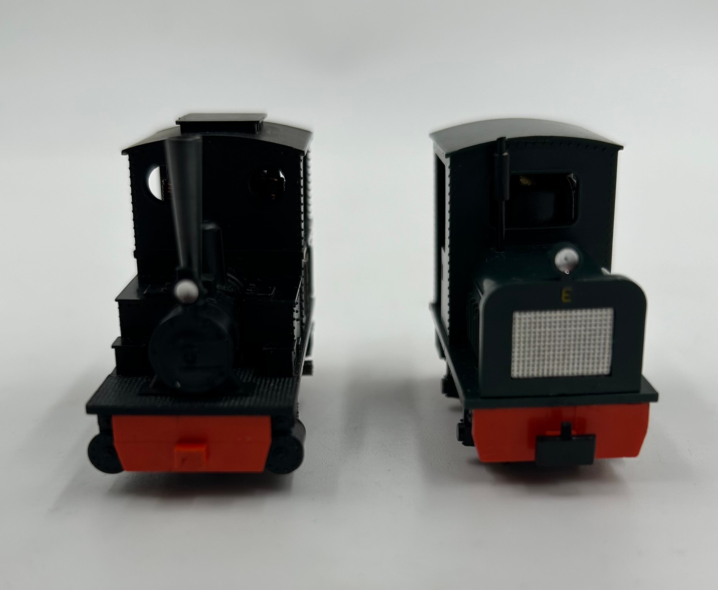 Egger-bahn 009 locomotive 0-4-0 diesel and a locomotive 0-4-0 steam. - Bild 3 aus 3