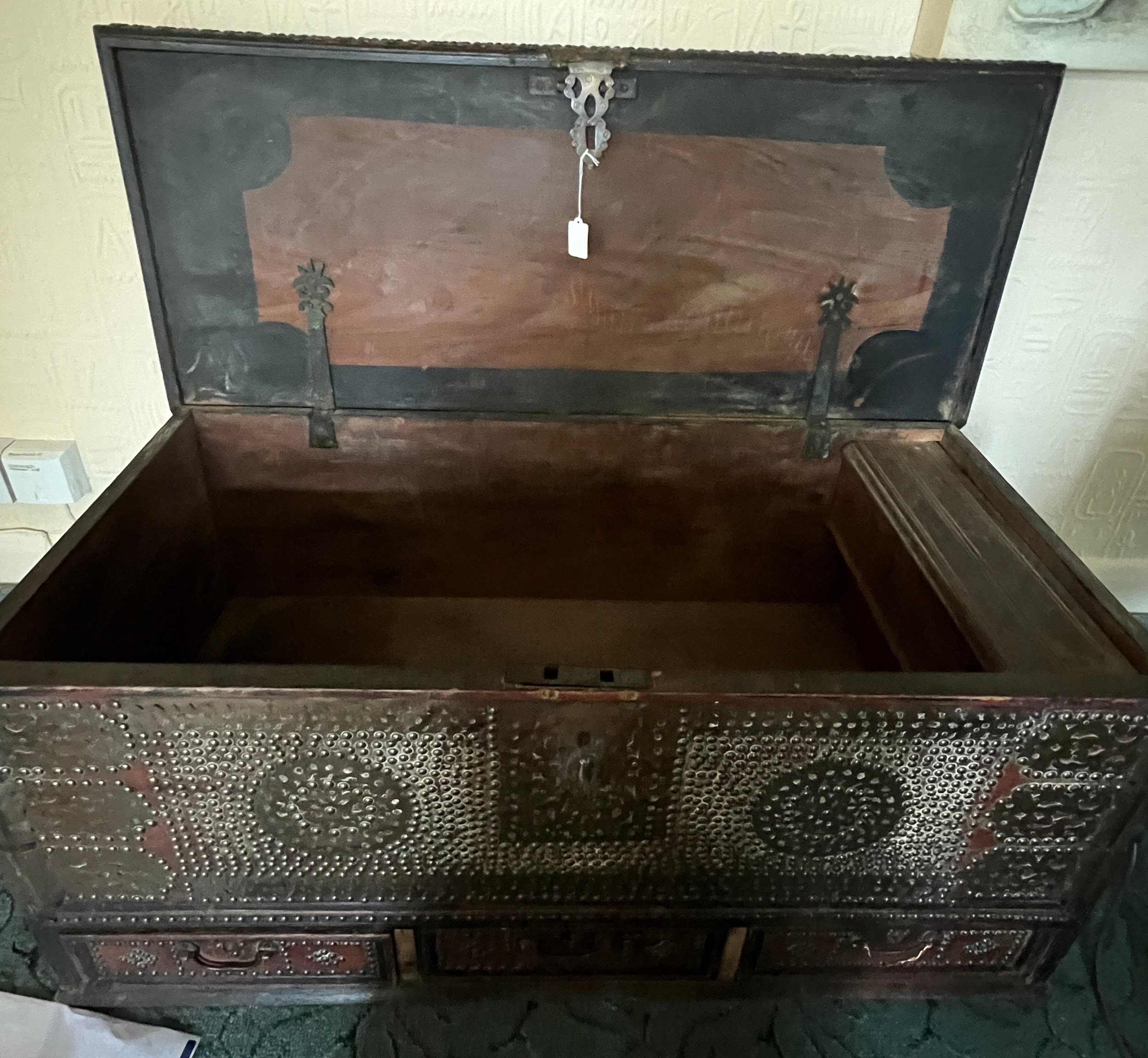 A 19thC Middle Eastern brass studded blanket box with interior candle box and three drawers to base. - Bild 7 aus 7