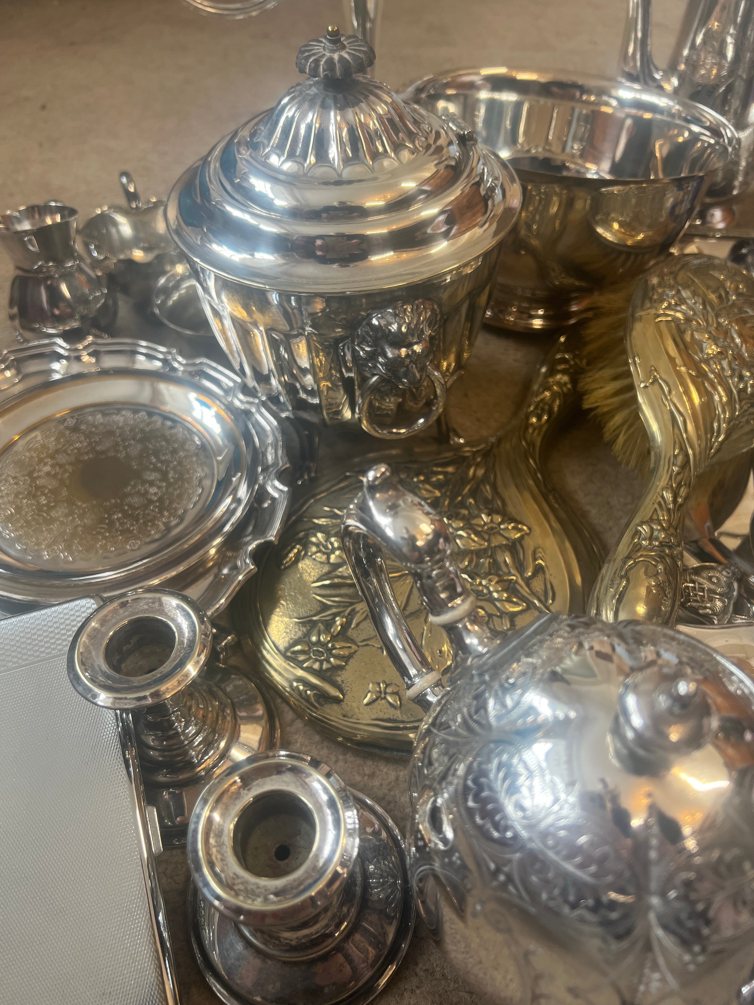 A large quantity of good quality 19th/20thC silver plated items to include trays, coffee pots, - Image 4 of 6