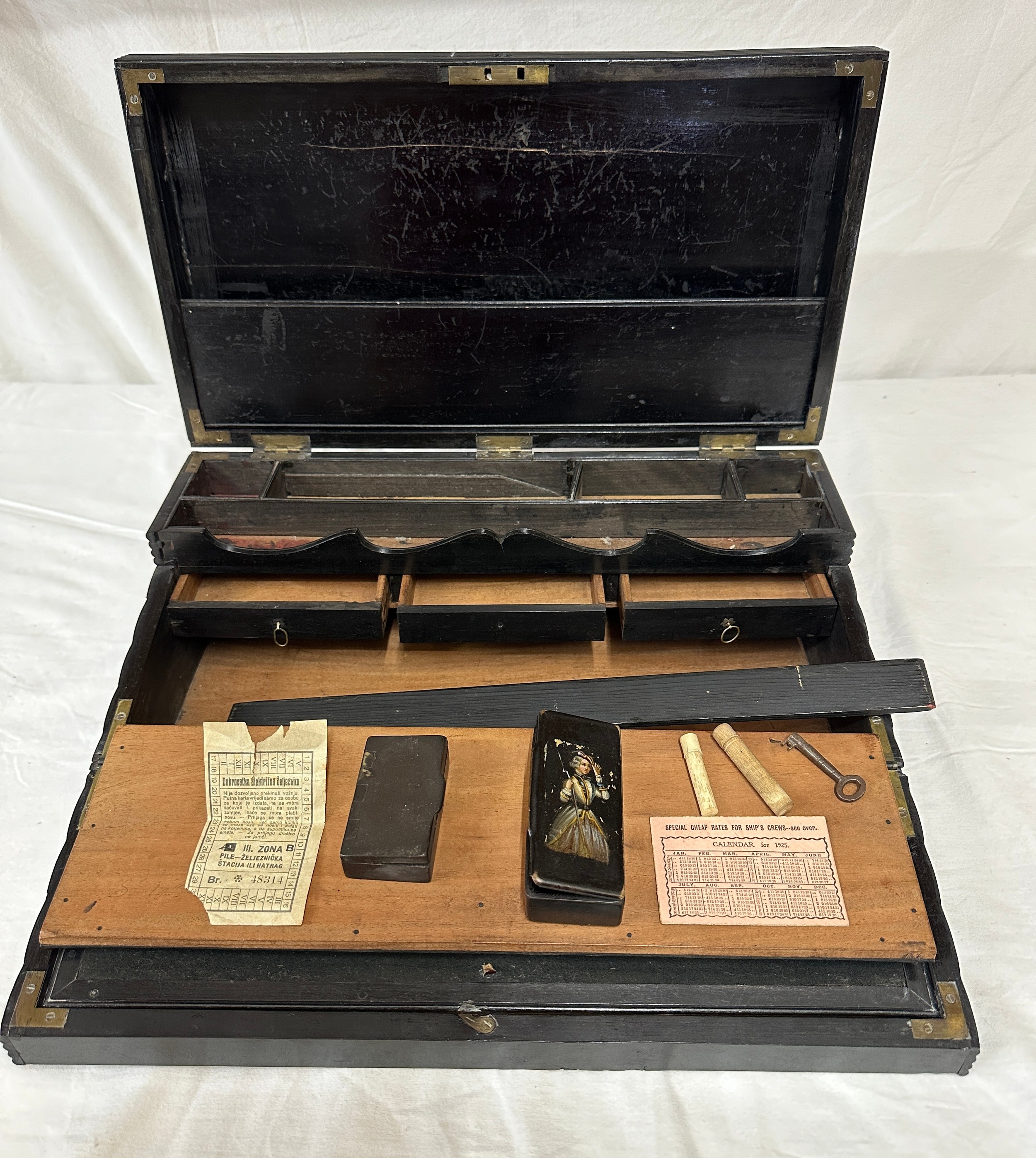 A 19thC ebonised combination writing slope box with a reeded ebony case, fitted interior, three - Image 4 of 5