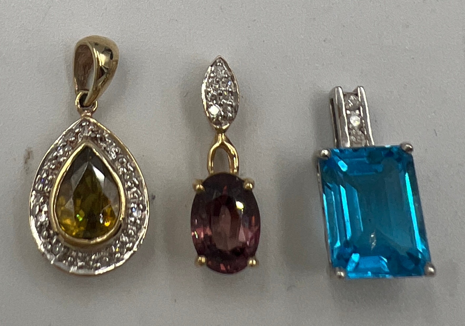 Three 9 carat gold gem set pendants. Total weight 4.6gm.