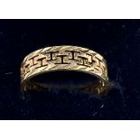 A 14 carat gold decorative wedding band. Weight 1.2gm, size M.