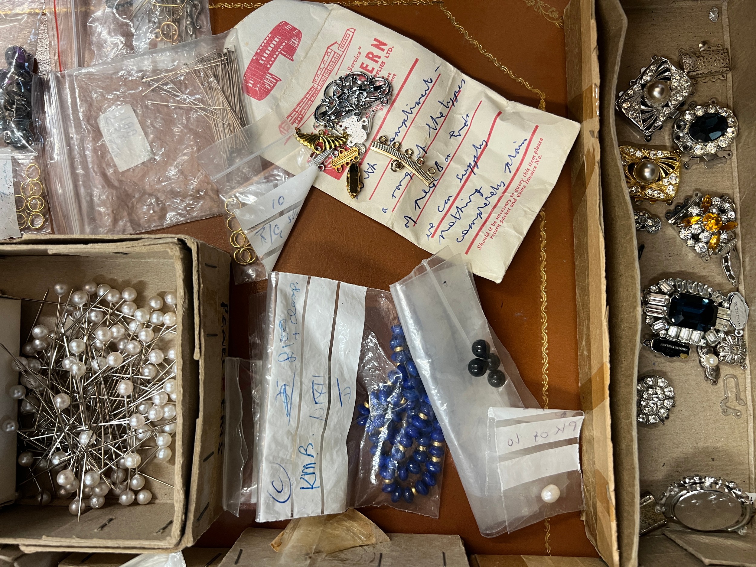 A quantity of jewellery fastenings, loose beads including lapis etc. - Image 4 of 5