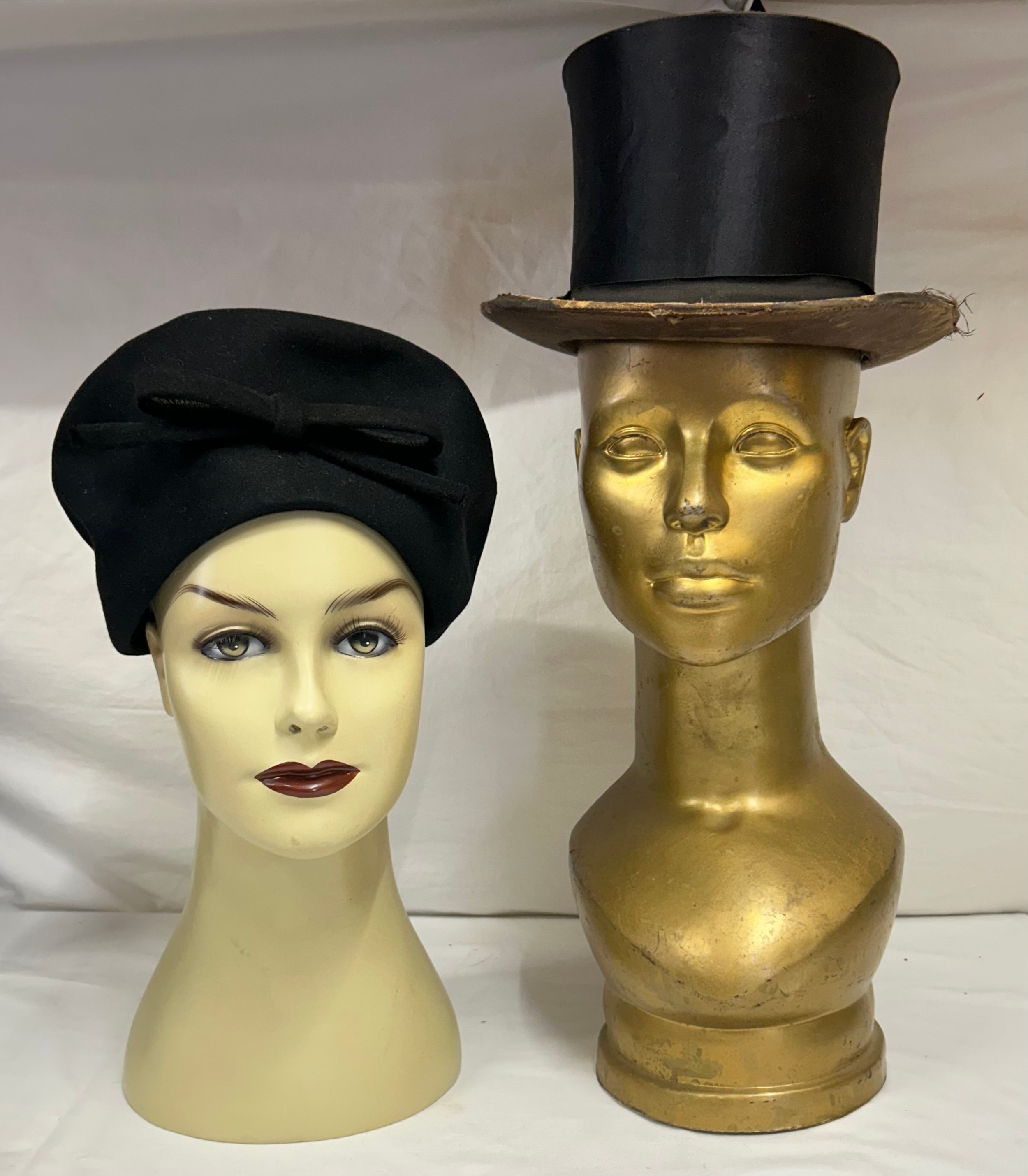 A collection of various hats to include a collapsible opera top hat, a silk pleated lilac hat with - Image 6 of 8