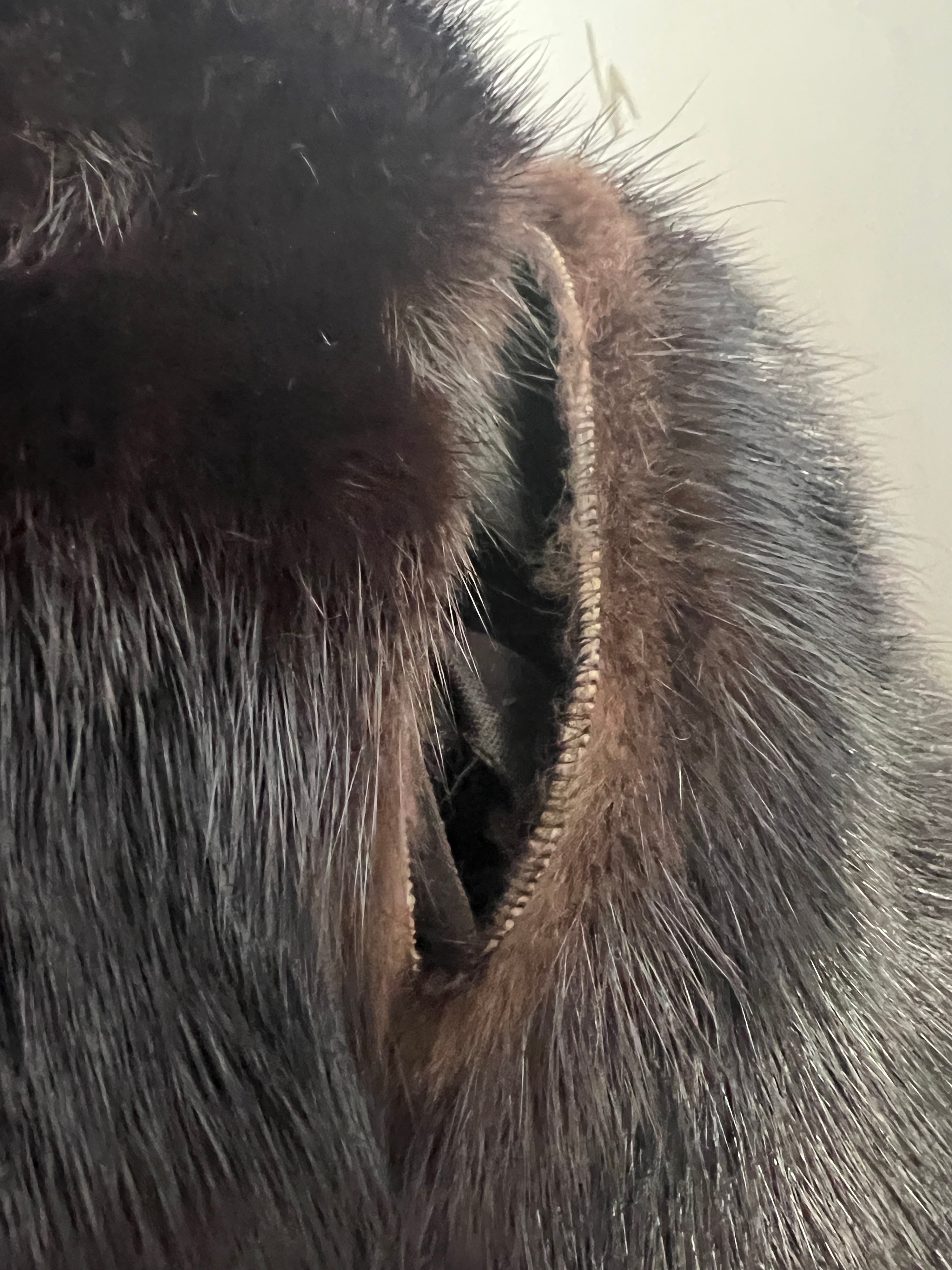 A dark brown long mink coat together with two dark brown mink cuffs. - Image 4 of 5