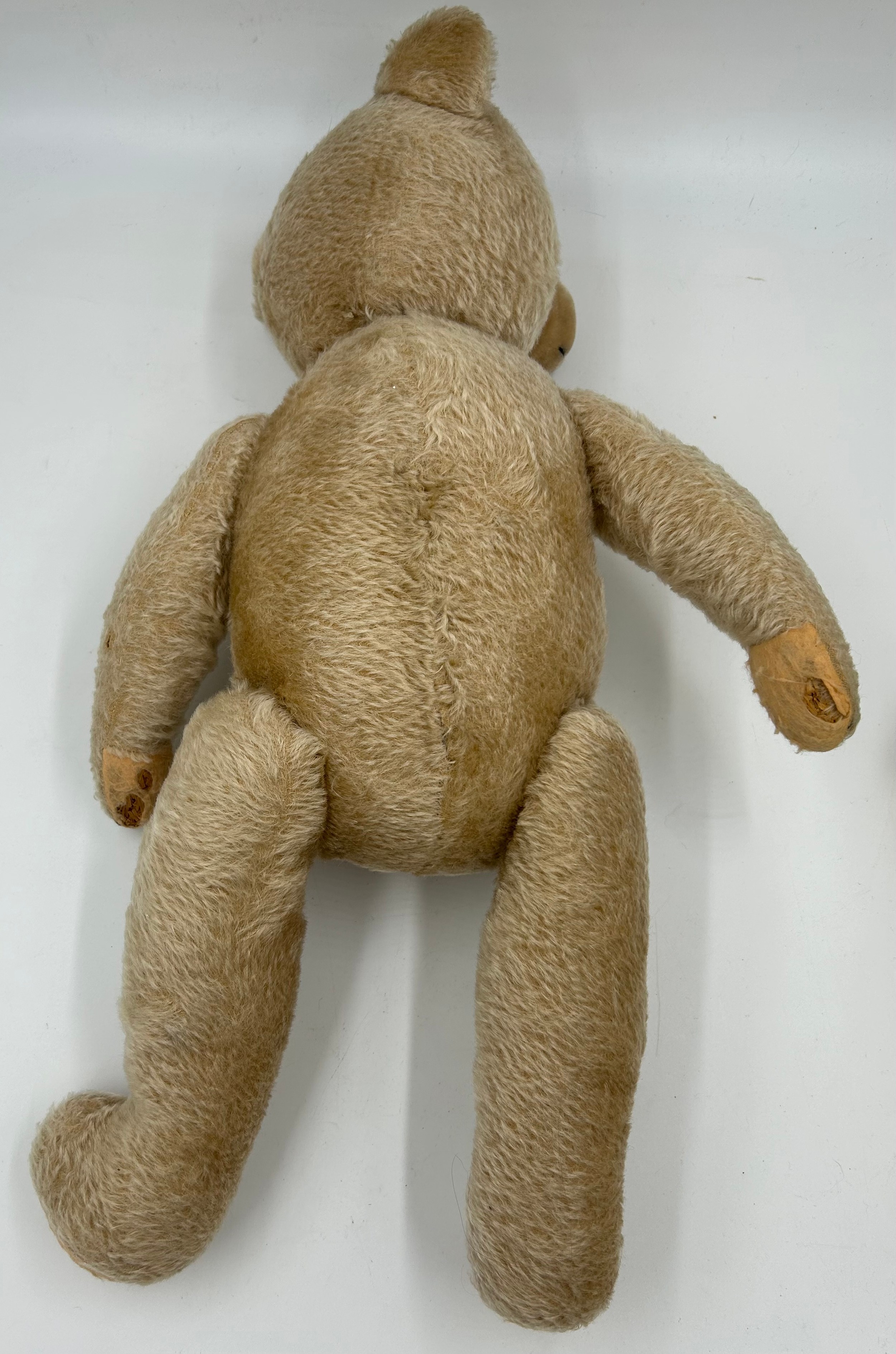 Two vintage jointed teddy bears. Largest with growler approx. 61cm l, smallest 45cm l. - Bild 8 aus 8