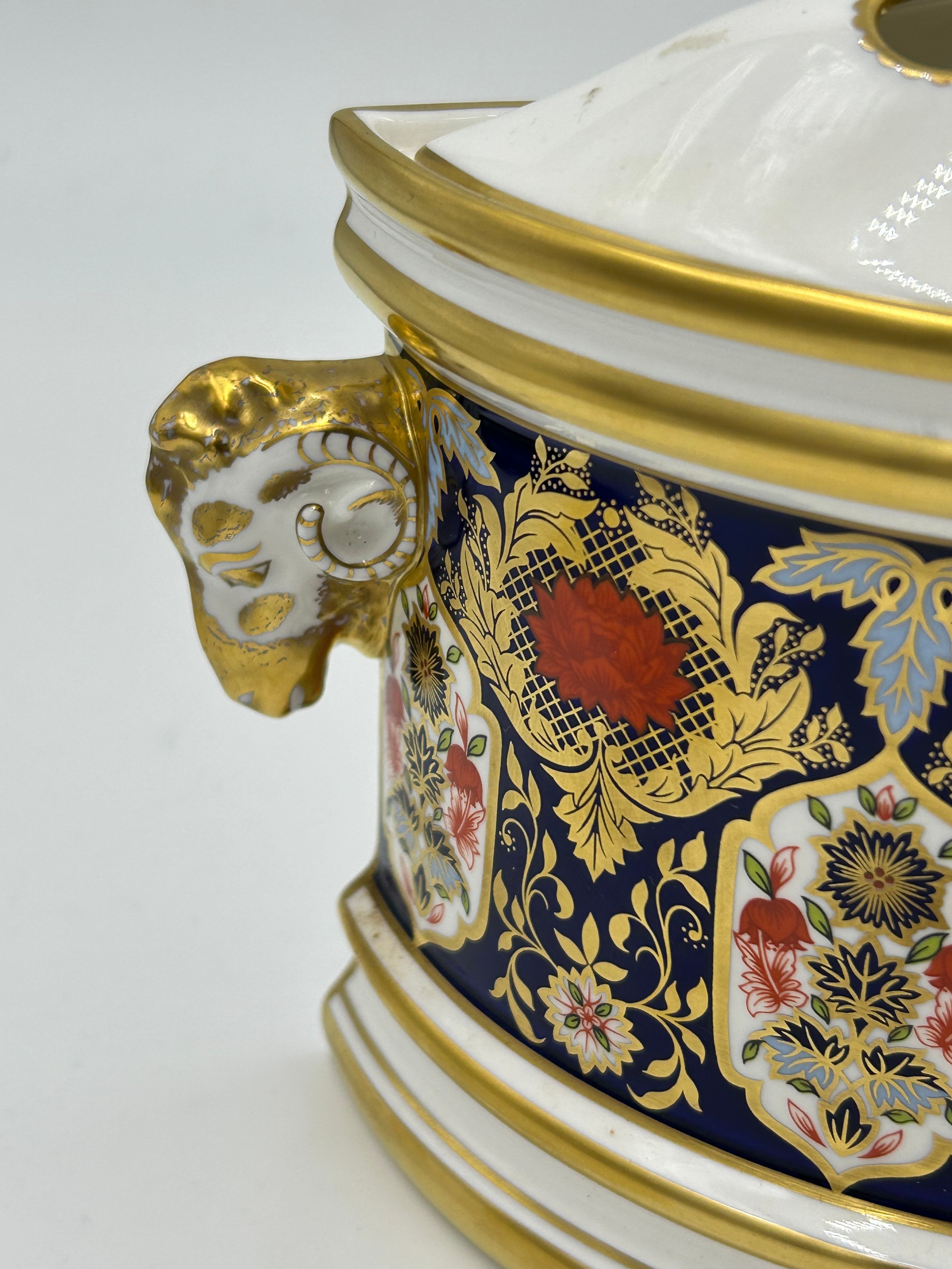 Lynton Porcelain Company Hamilton Imari demi-lune bough pot with rams head handles 21.5cm at - Image 2 of 10