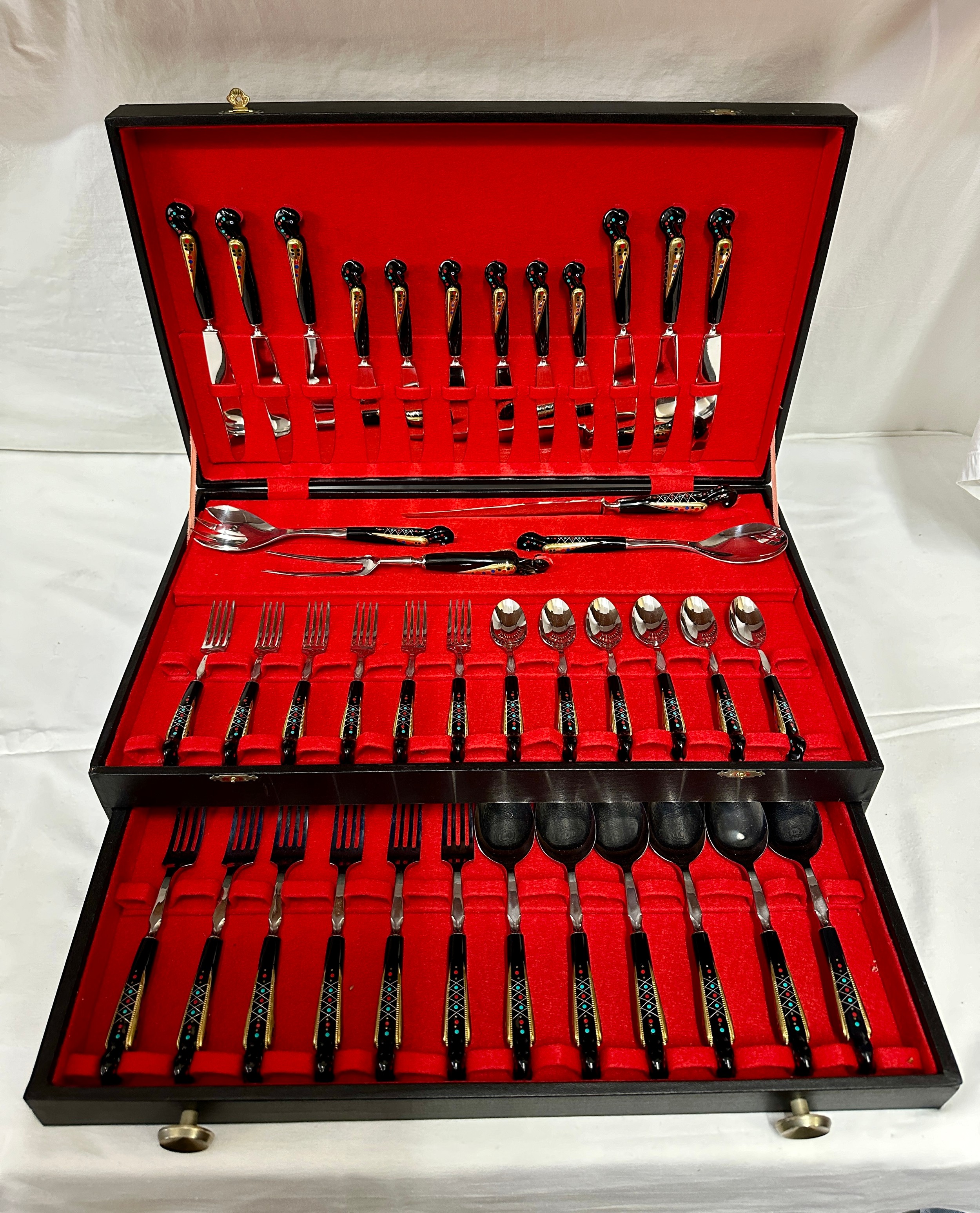 A vintage cased 12 piece Jezzine Phoenix cutlery set comprising of a 6 place setting 6 forks, 6