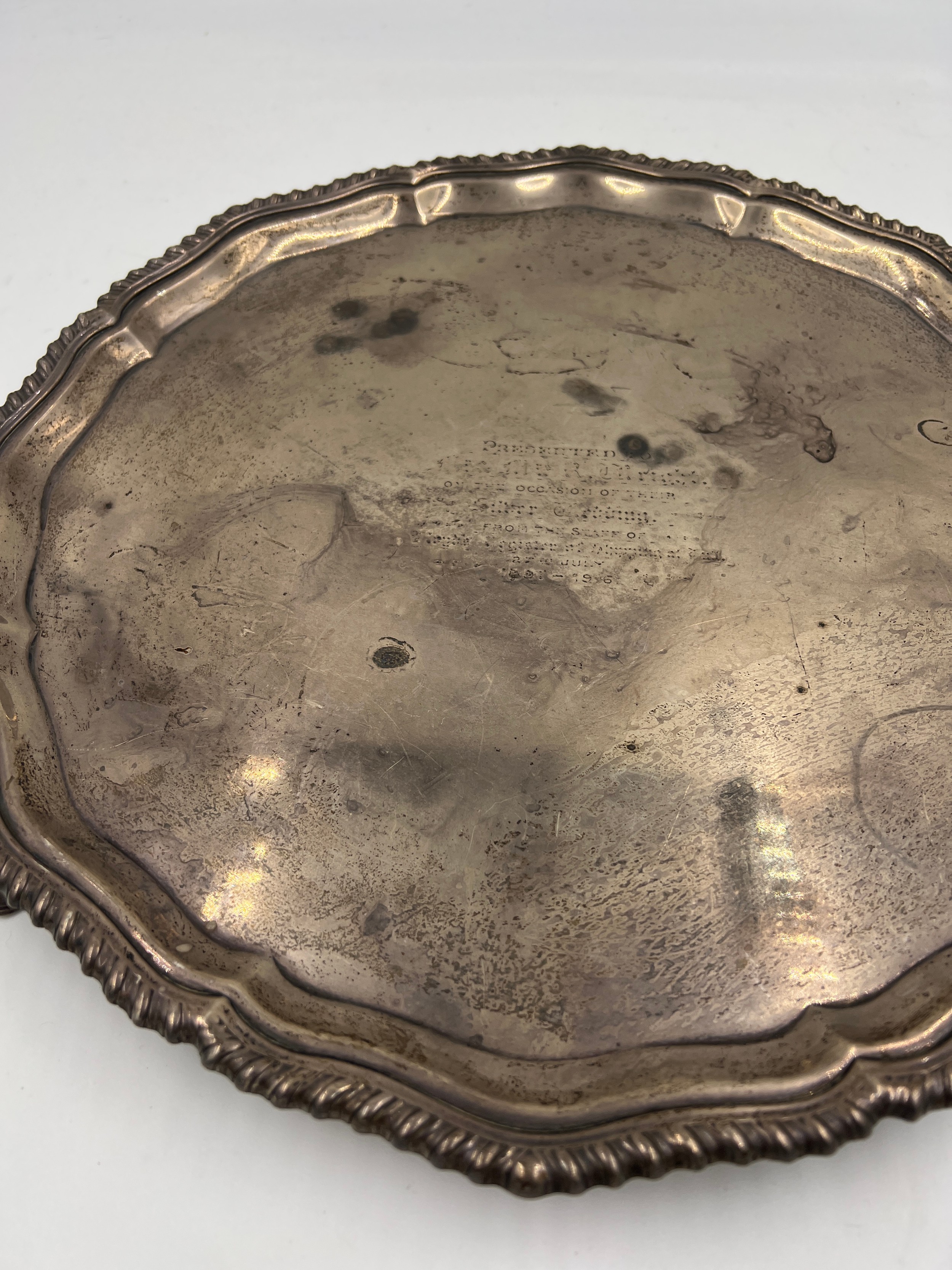 A hallmarked silver tray with gadrooned edge raised on four feet. Weight 880gm. 37cm diameter. - Bild 2 aus 3