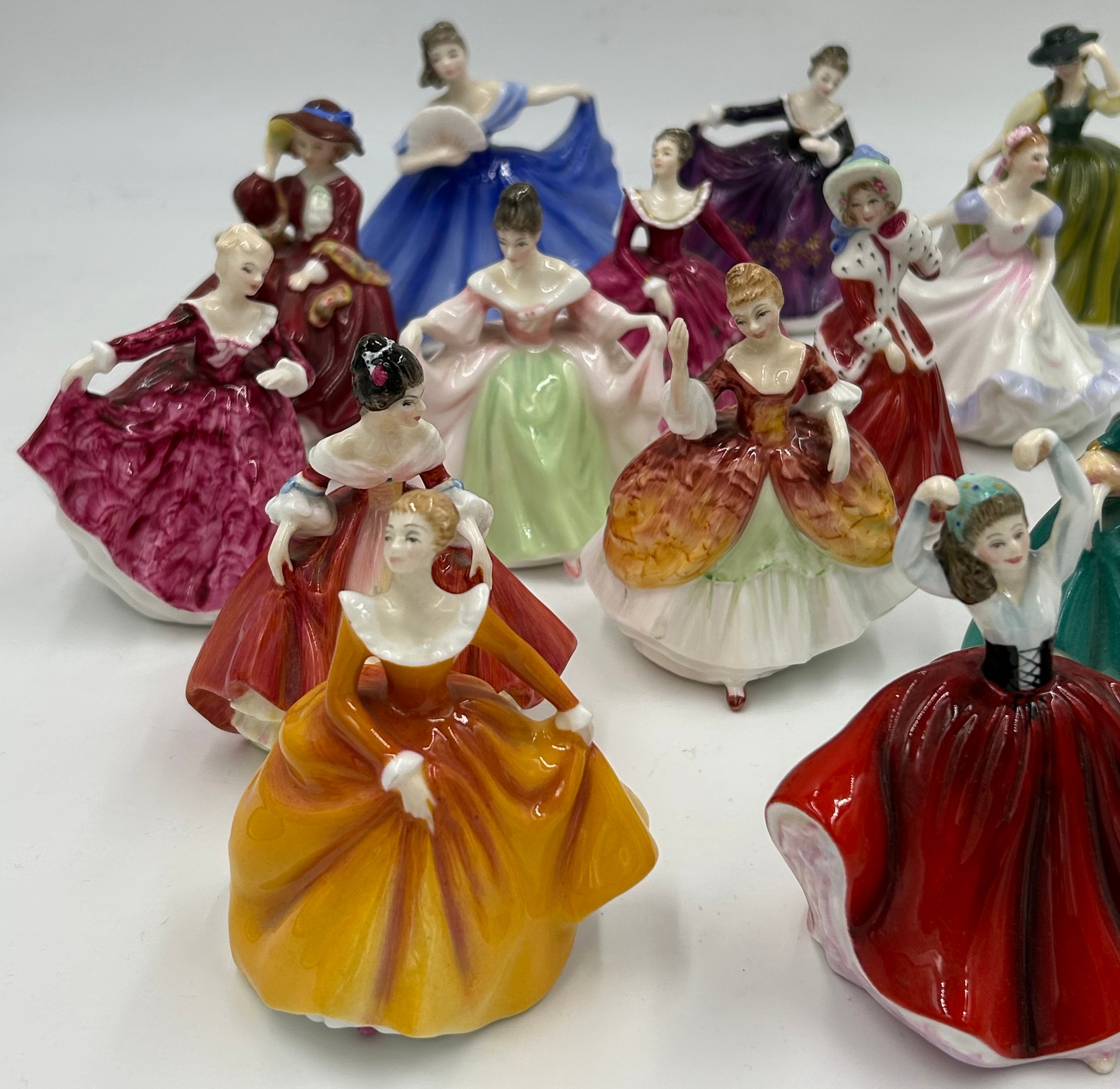 A collection of 22 miniature Royal Doulton figurines, Rebecca HN 3414, Top of the Hill HN 3499, - Image 2 of 6