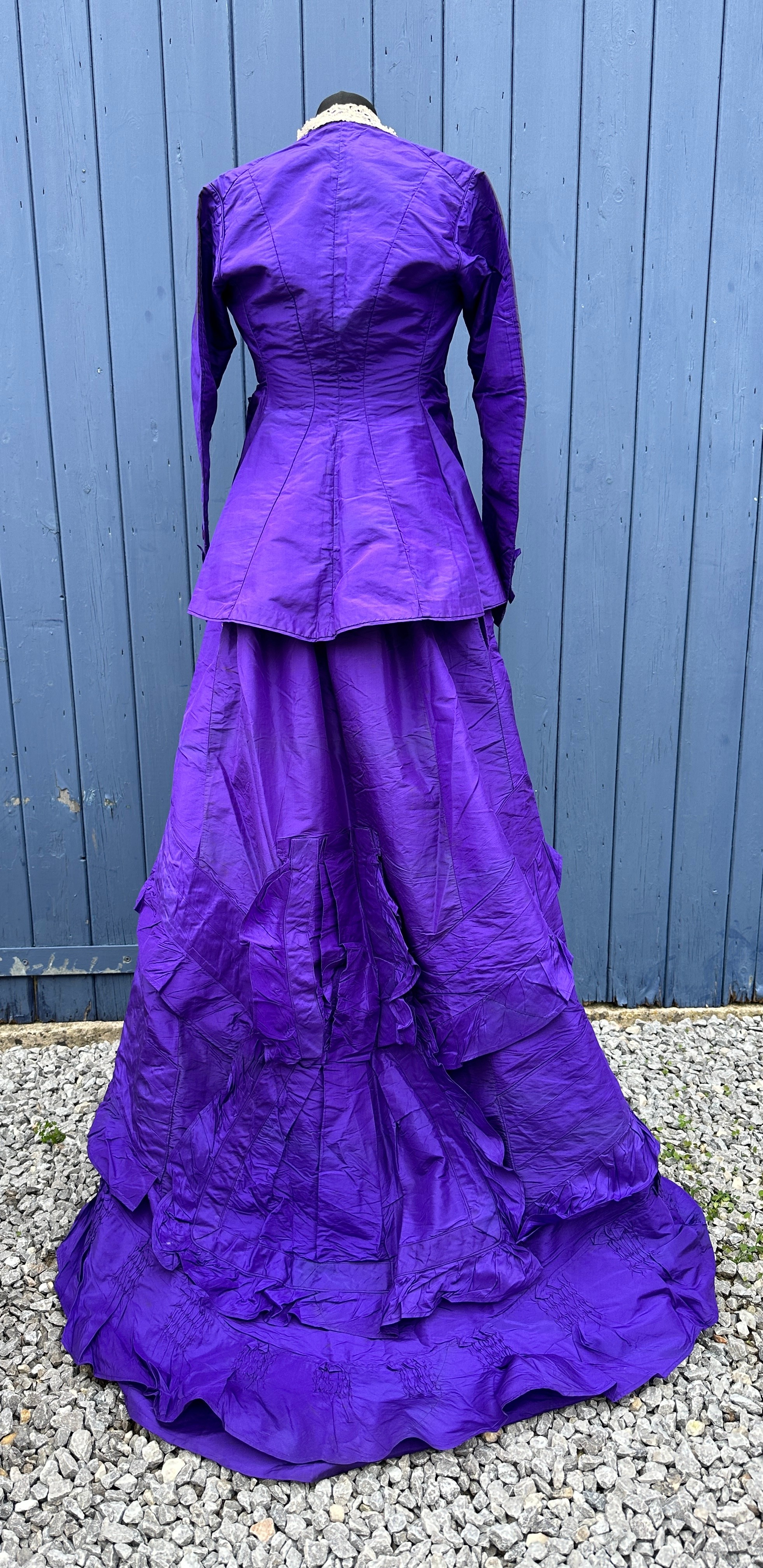 A Victorian taffeta purple skirt and bodice with hooks and bows to the front and lace collar. - Image 4 of 15