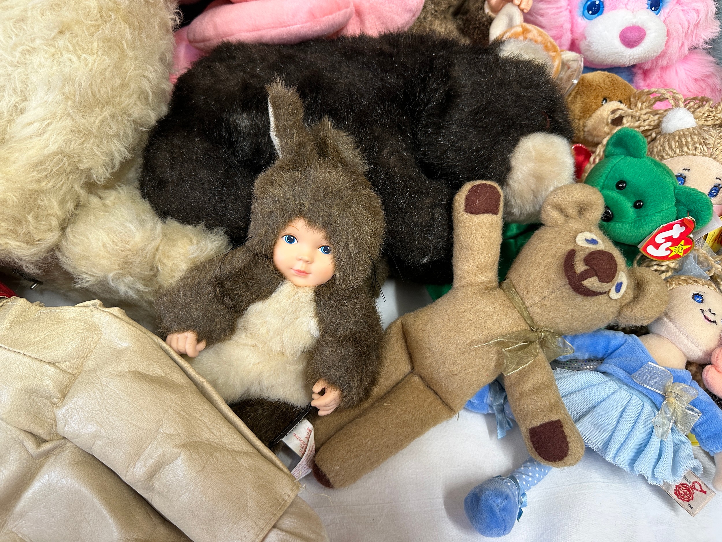 A collection of soft toys to include Keel, Brush a Love by Matchbox, Ty Beanie Babies, Anne - Bild 5 aus 8