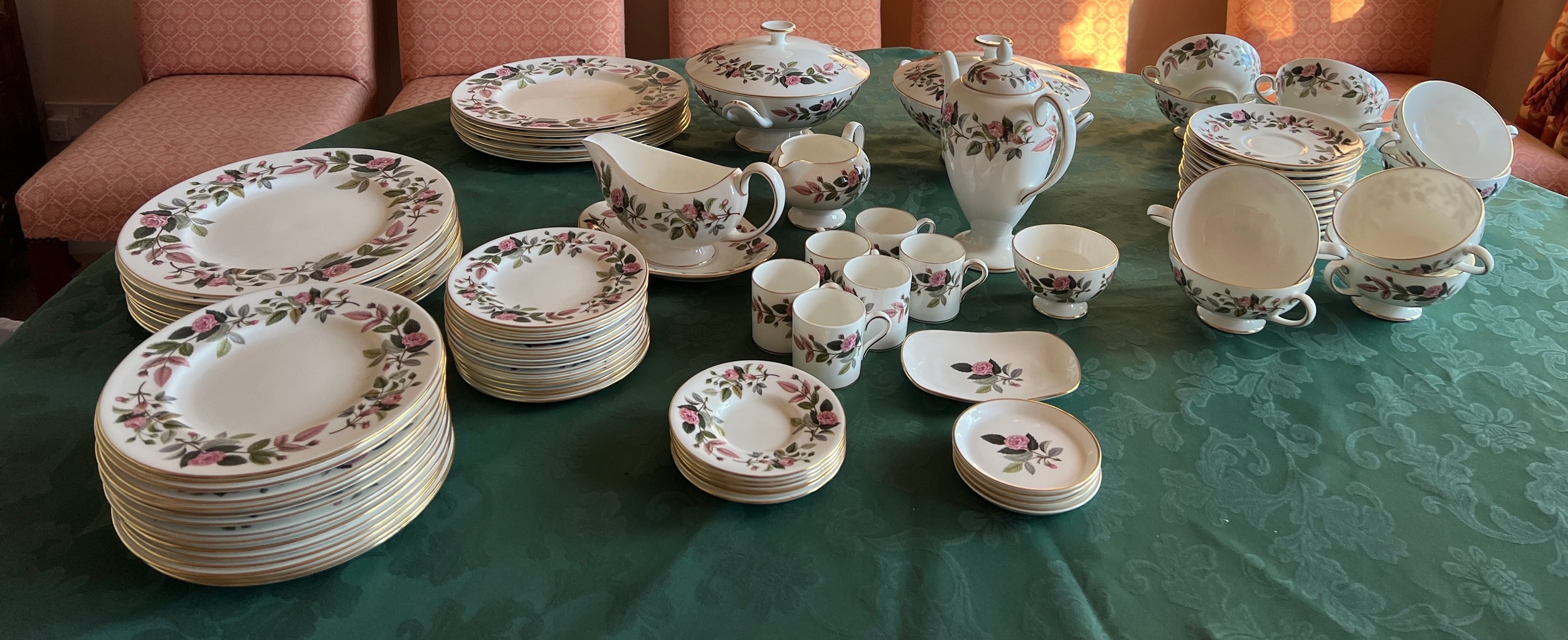 A large quantity of Wedgwood Hathaway Rose coffee and dinner service comprising: coffee pot, 6 - Image 2 of 6