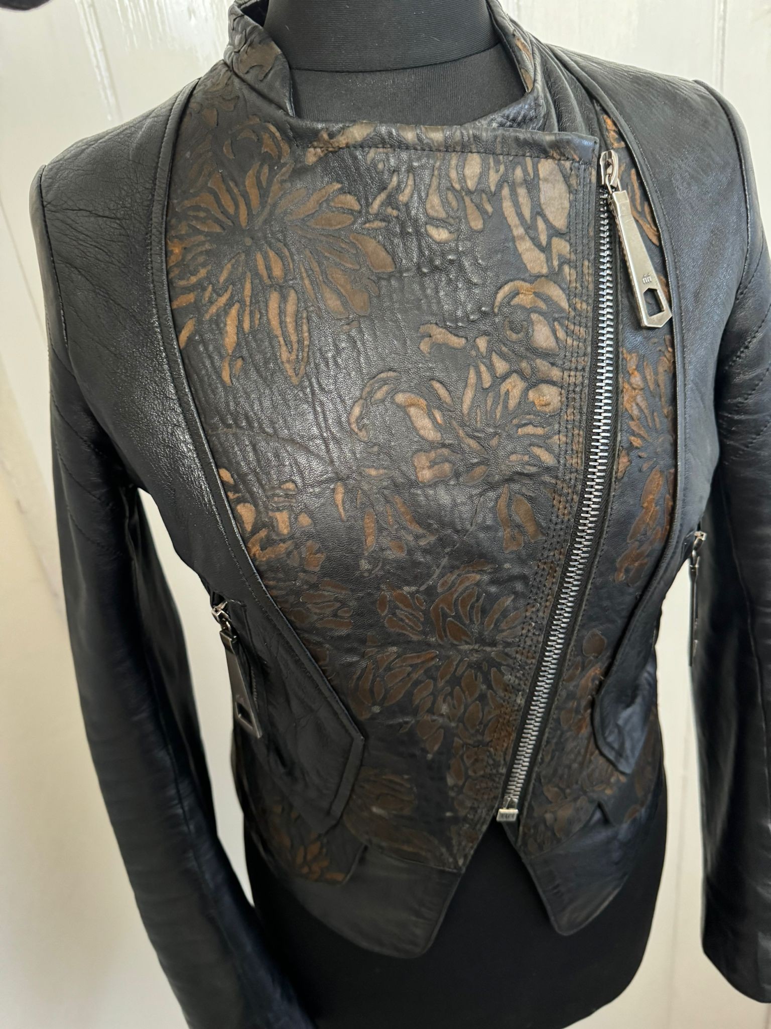 A real black leather jacket by Deja - Vu along with a genuine black leather Gucci Marmont bag. - Image 9 of 11