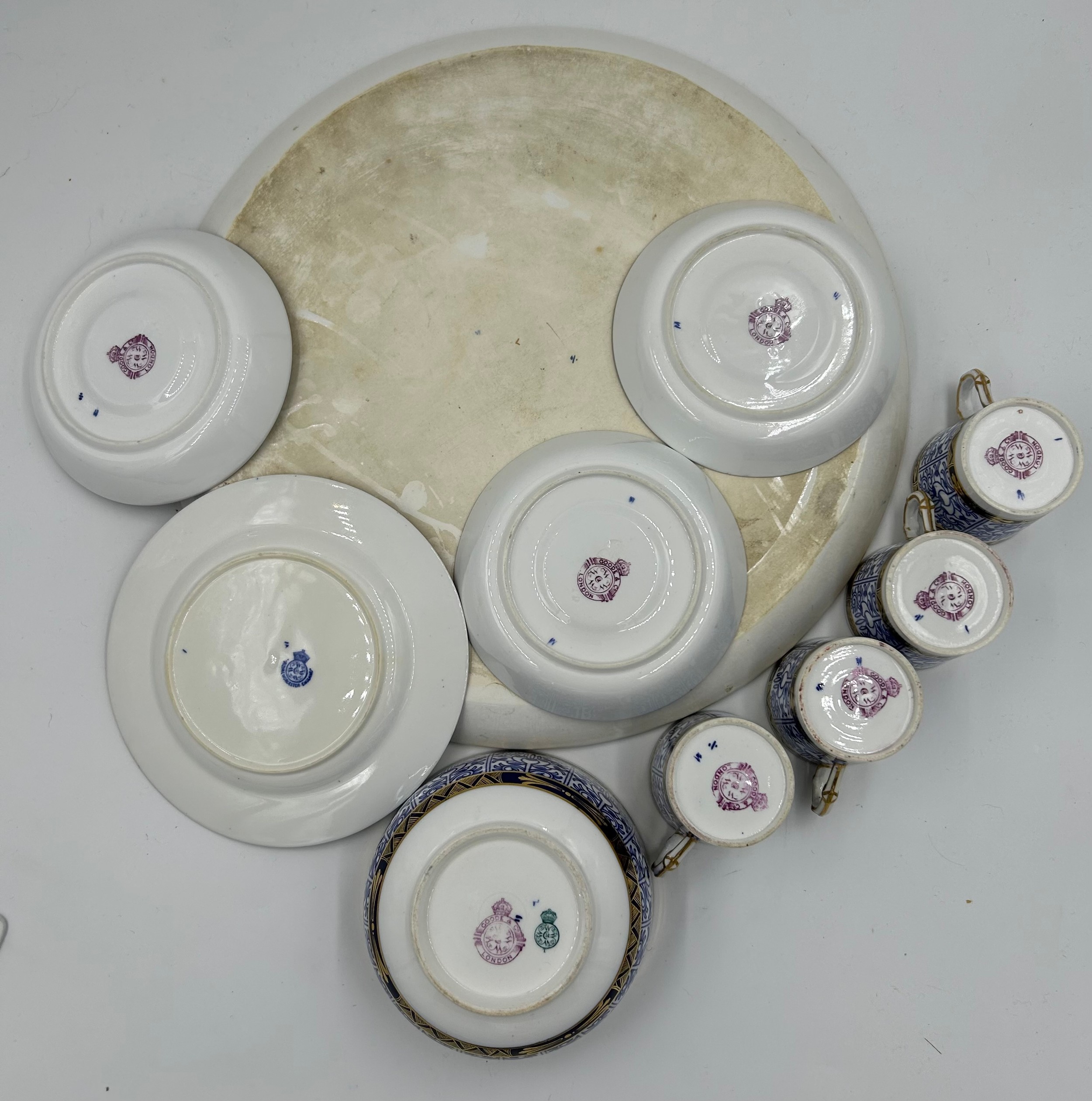 A collection of 19thC Royal Worcester 'Royal Lily' pattern items to include charger 37cm d, plate 23 - Image 5 of 14