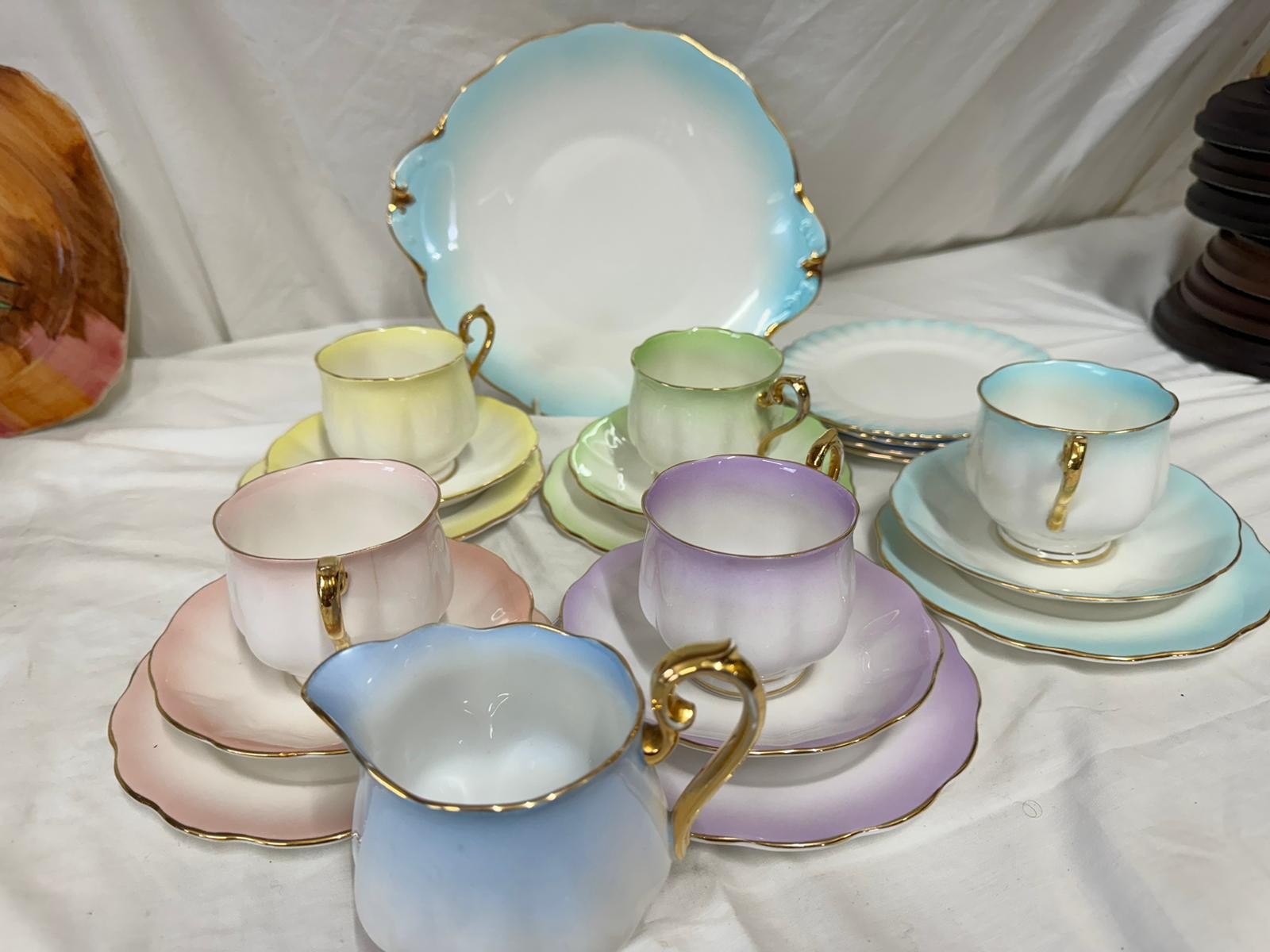 A miscellany of ceramics to include a part Royal Albert 'Rainbow' tea service, part Royal Albert ' - Image 4 of 7