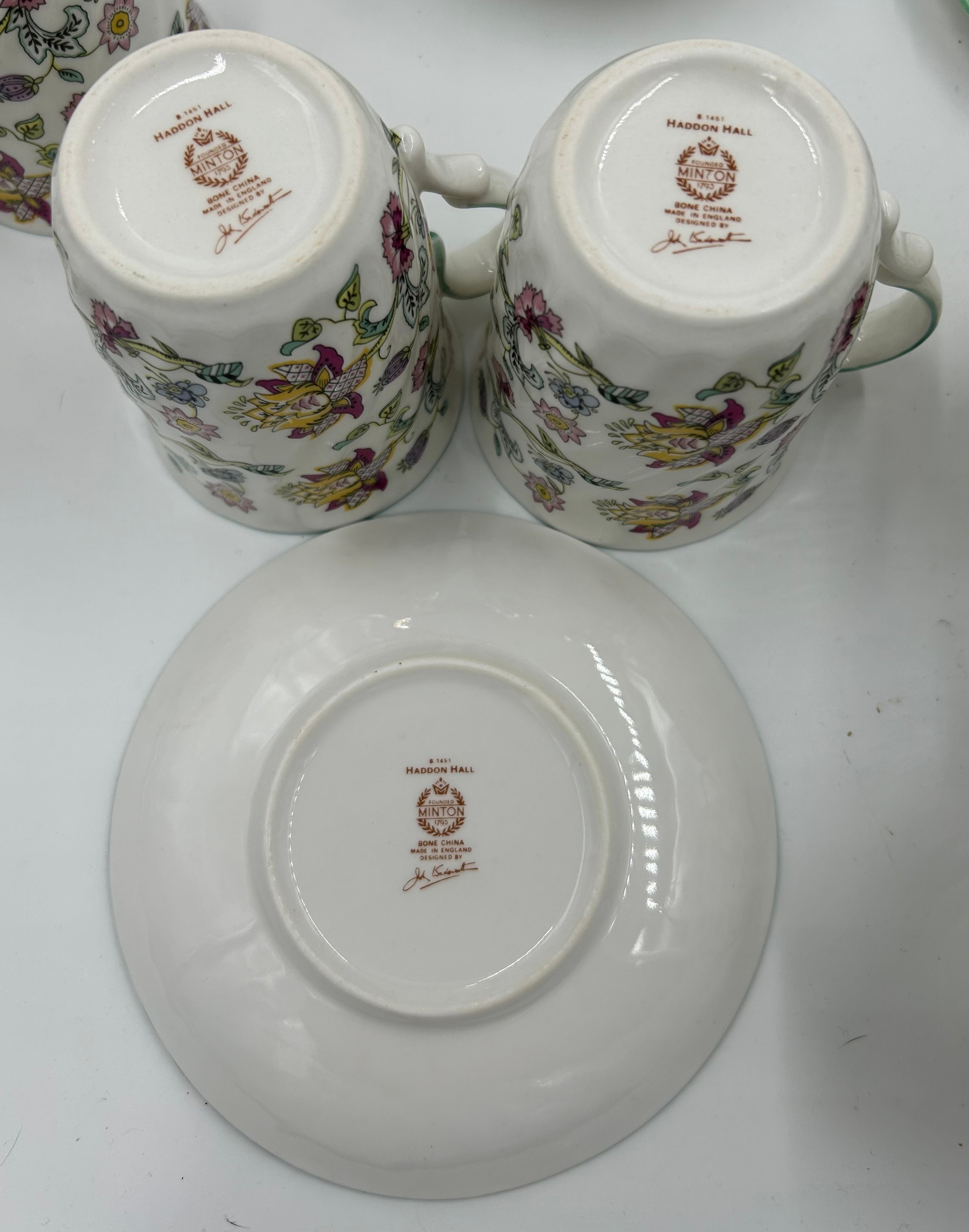 Minton Haddon Hall part tea service to include teapot, 4 x breakfast cups and saucers, 6 x - Image 5 of 5