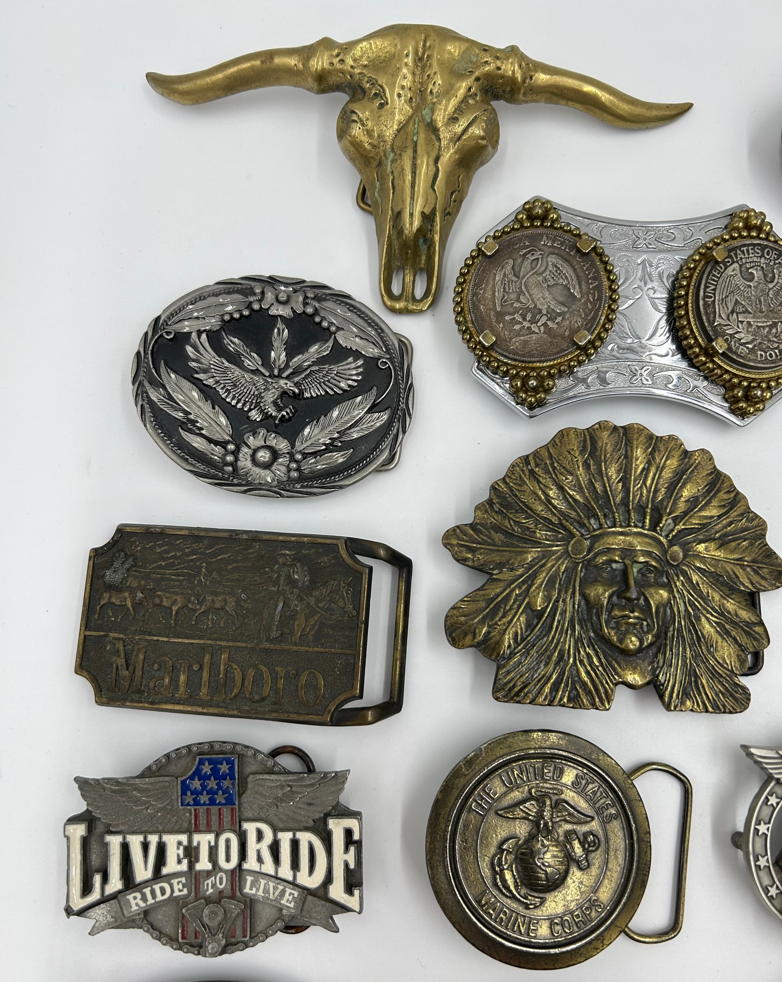 Collection of 34 belt buckles, mainly in brass with Native American designs, eagles, motorbikes etc. - Image 3 of 11