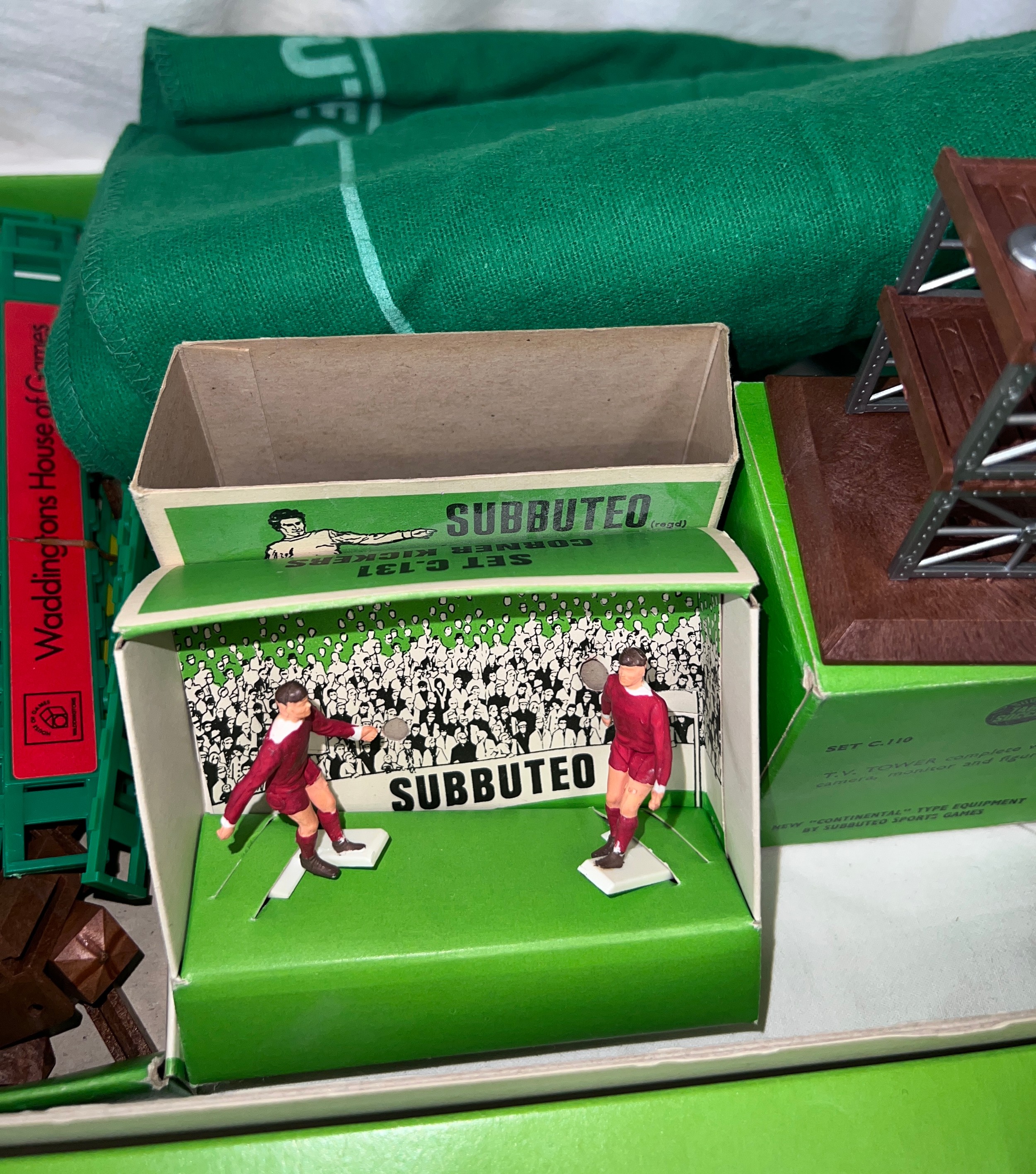 A collection of Subbuteo to include Club Edition, Scoreboard, teams, F.A. cup etc. - Image 5 of 7