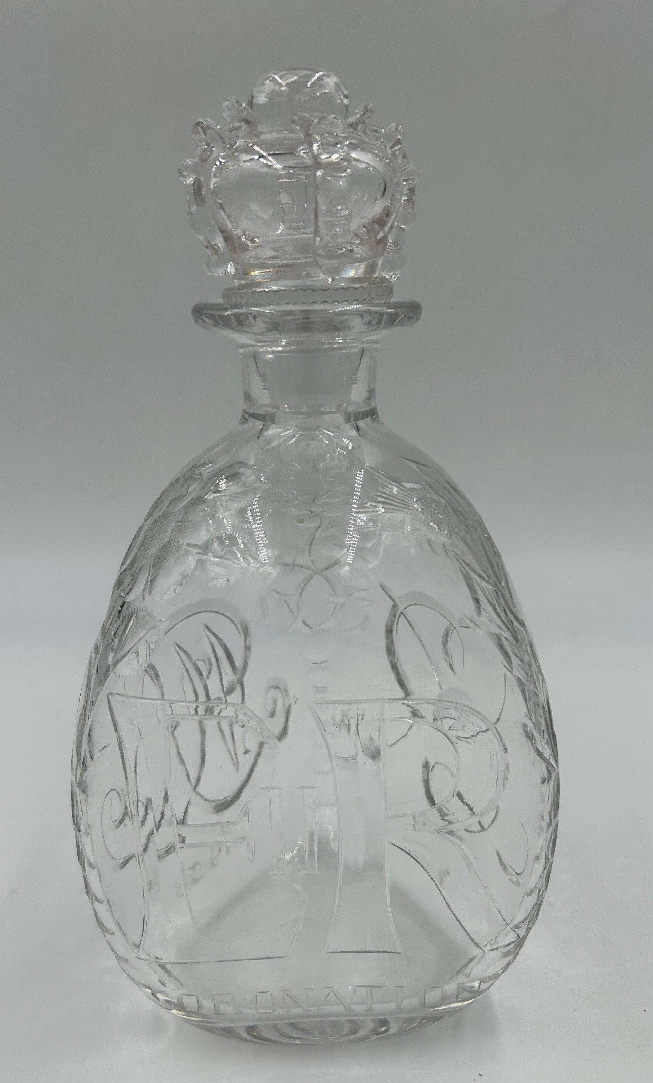 Good quality 20thC cut glass to include a Coronation decanter, 2 x large Stuart goblets etched - Bild 3 aus 9