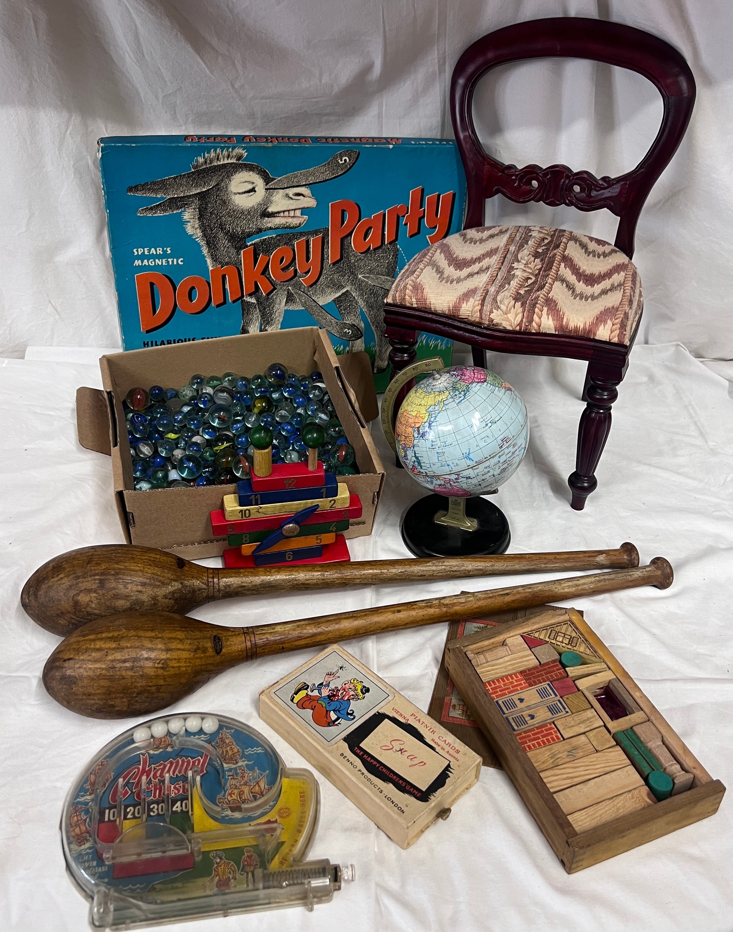 A miscellany of toys and games to include Donkey Party, 400+ marbles, a clock globe, Platnik