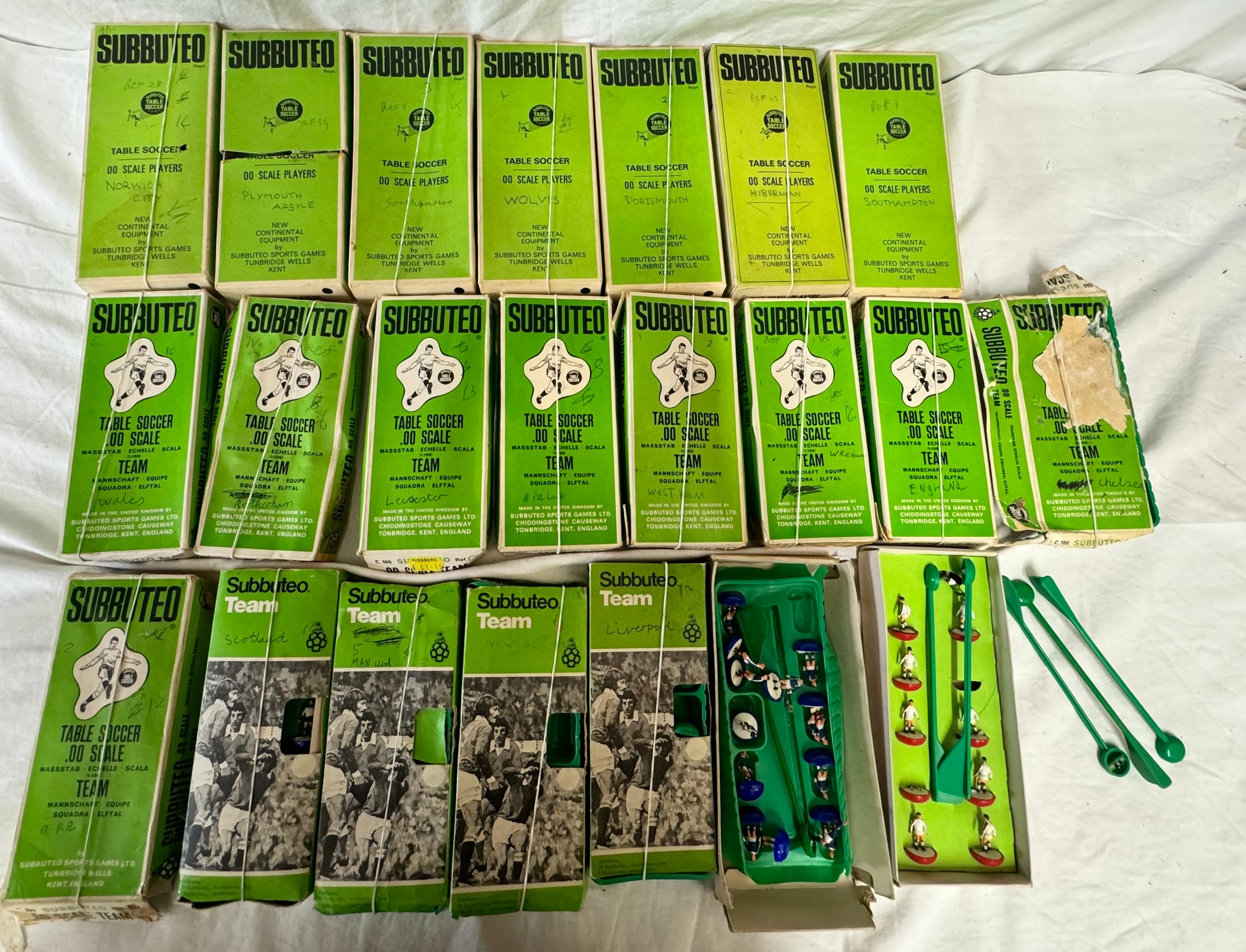 A collection of twenty-one vintage 00 scale Subbuteo teams comprising England, Crystal Palace, - Image 2 of 11