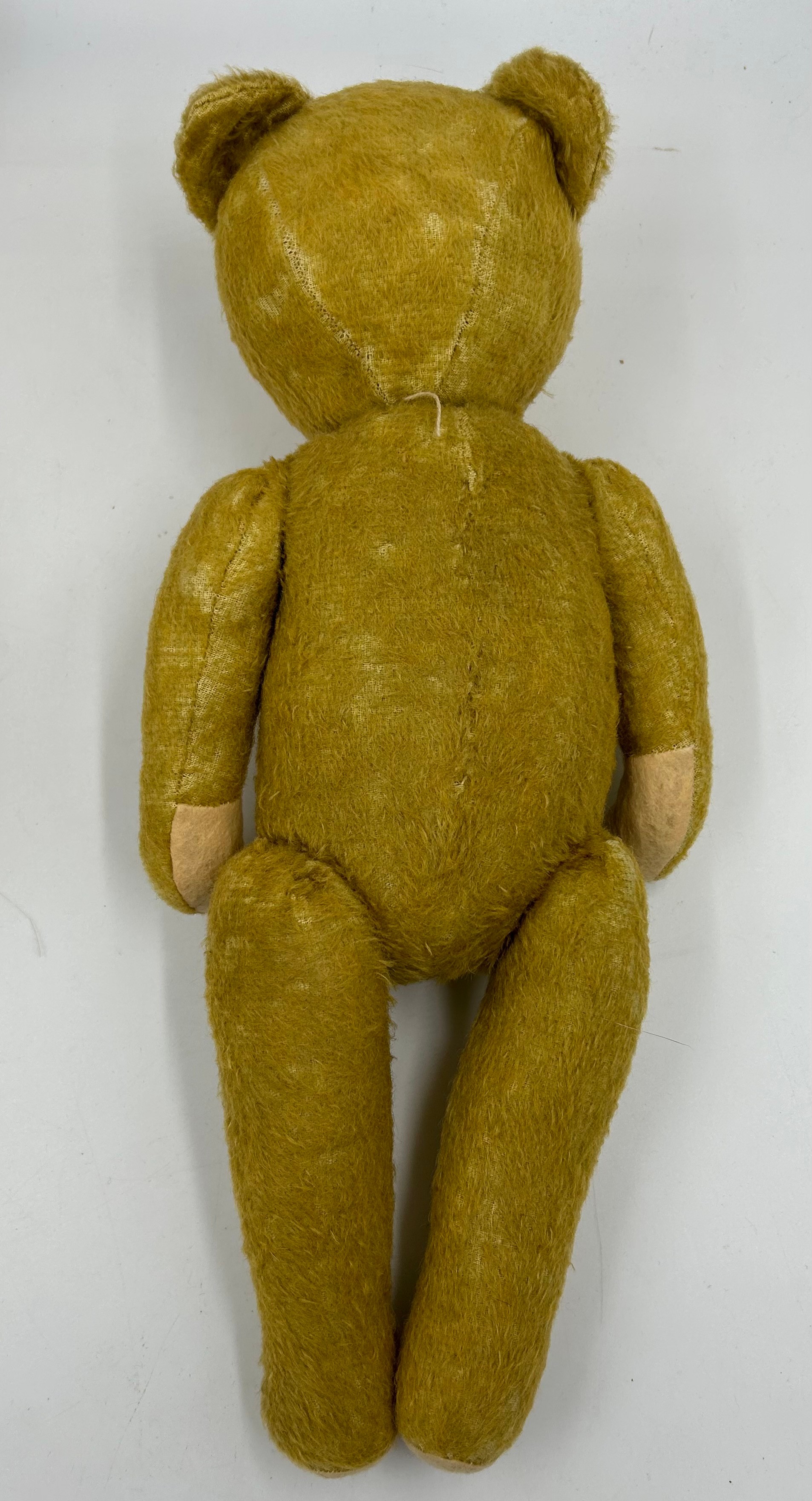 Two vintage jointed teddy bears. Largest with growler approx. 61cm l, smallest 45cm l. - Bild 5 aus 8