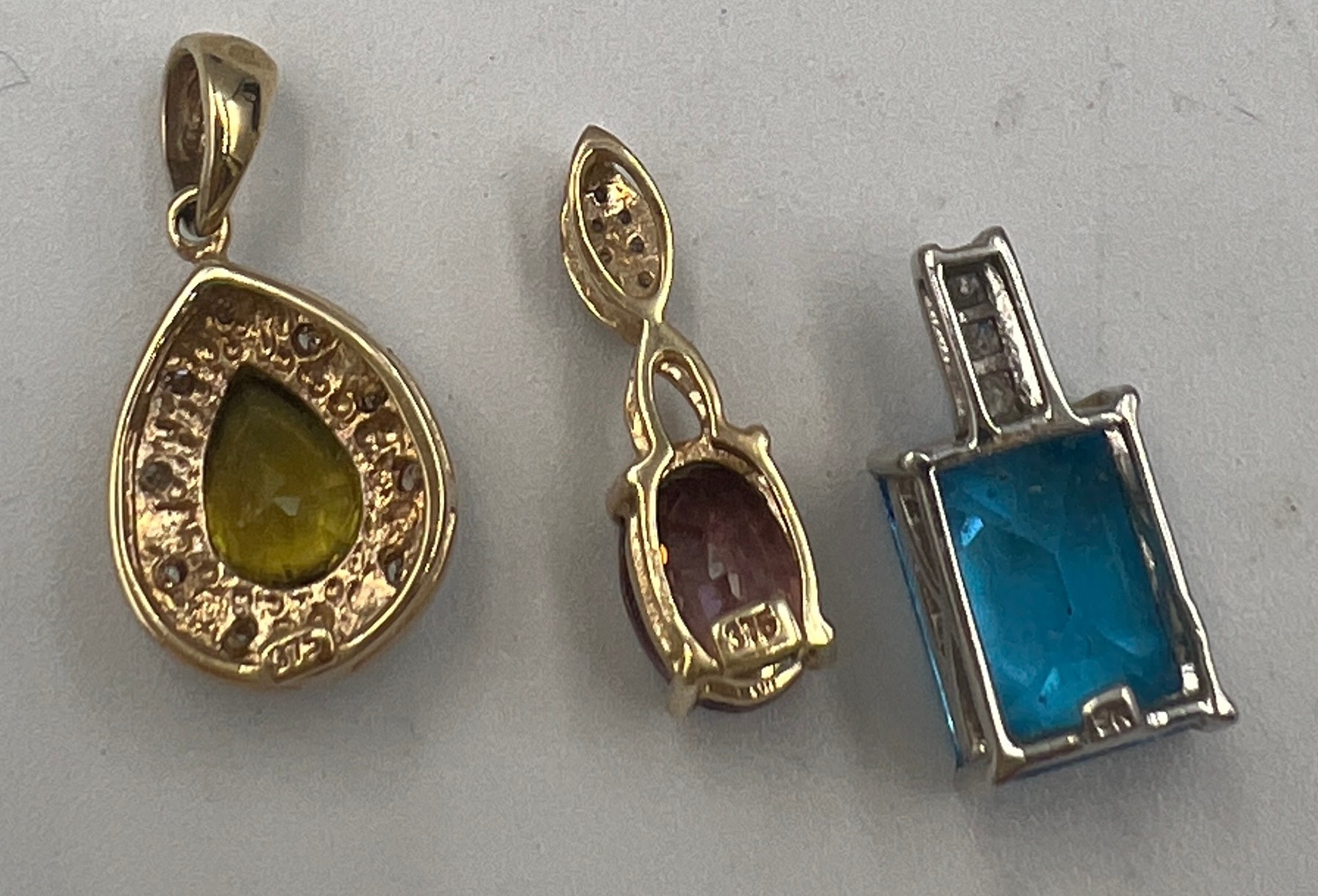 Three 9 carat gold gem set pendants. Total weight 4.6gm. - Image 2 of 2