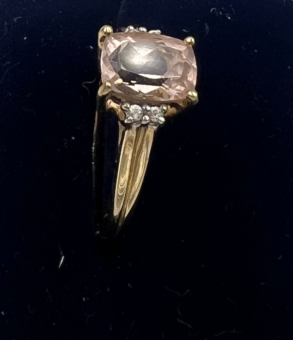 A 9 carat gold ring set with pink and clear stones.. Size P. Weight 2.4gm. - Image 2 of 2