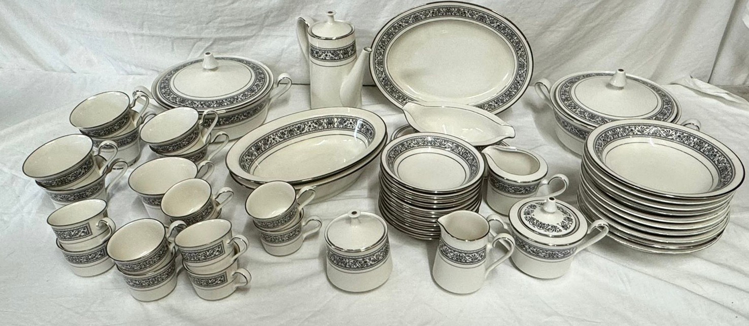 A large quantity of Noritake Ivory China in the Prelude pattern, consisting of 2 serving dishes with - Bild 3 aus 12