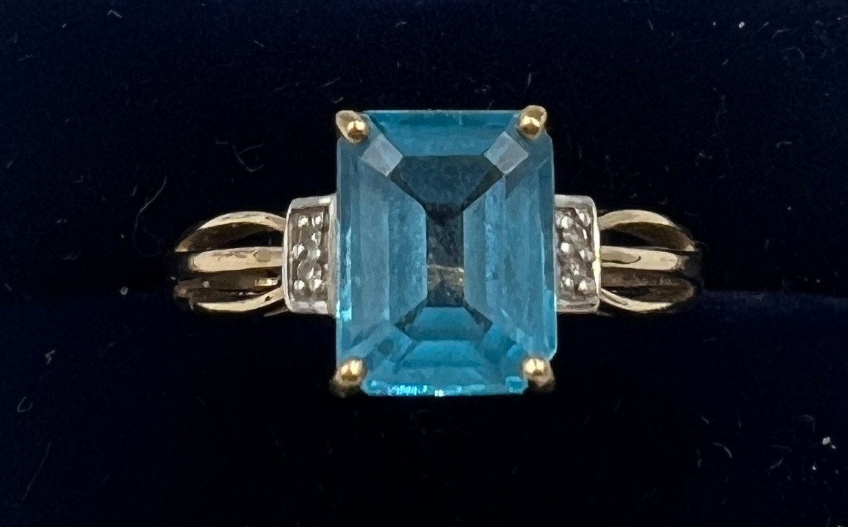 A 9 carat gold ring set with blue and clear stones. Size N. Weight 2.8gm.