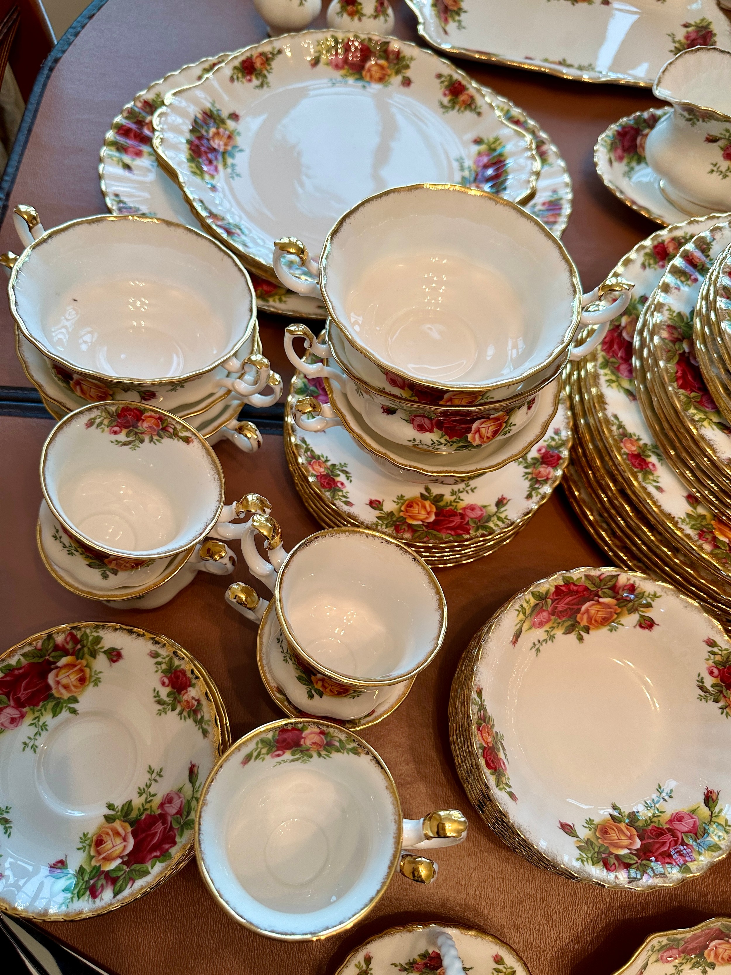 A large quantity of Royal Albert Old Country Roses dinner, tea, coffee and other items to include - Image 3 of 9