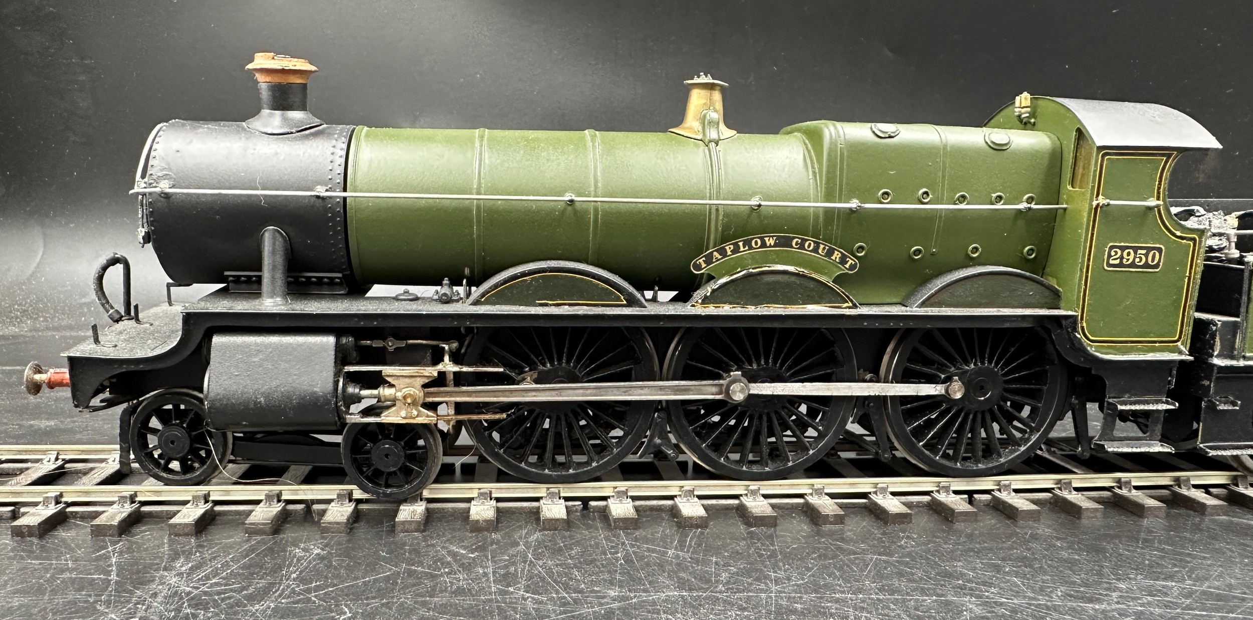Taplow Court 2950 Great Western 0 gauge in 'Great Western' green with brass name and number plates - Image 3 of 16