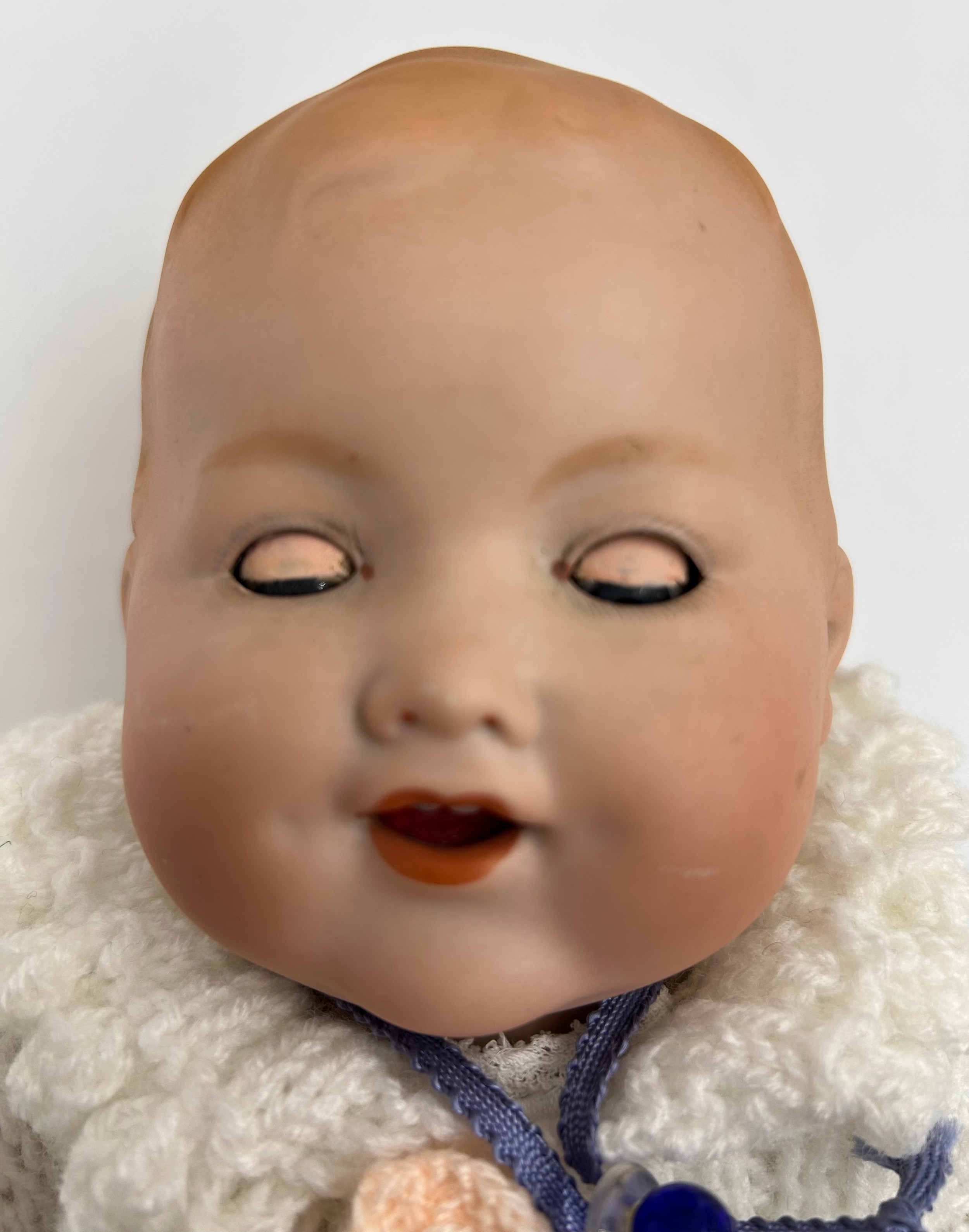 A German Armand Marseille Bisque headed Baby Doll (353/4) with knitted outer clothing and original - Bild 5 aus 8