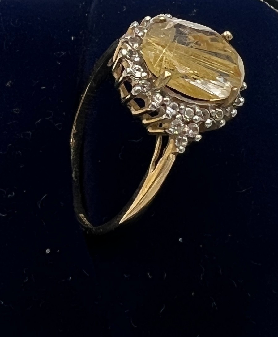 A 9 carat gold ring set with yellow and clear stones. Size P. Weight 2.3gm. - Image 2 of 2