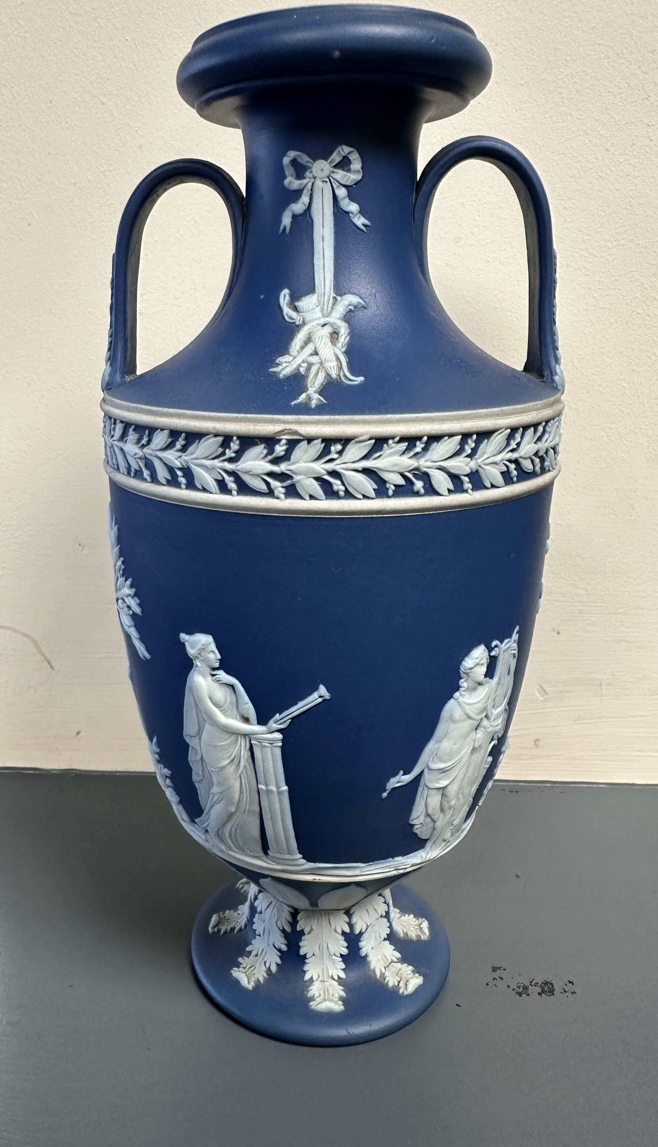 A pair of Wedgwood Jasperware vases, 23cm h. - Image 15 of 16