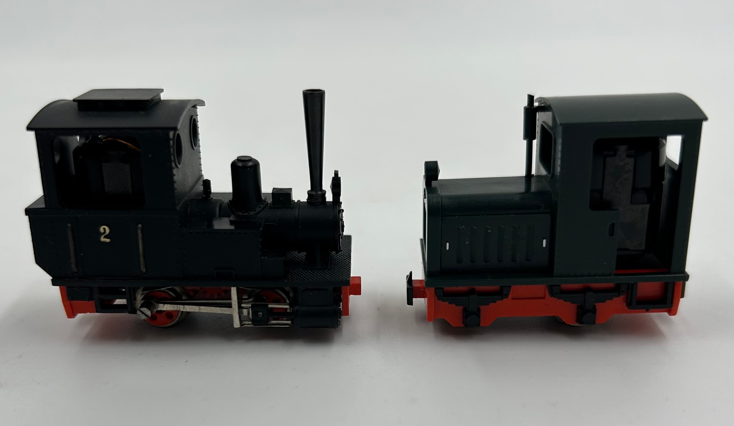 Egger-bahn 009 locomotive 0-4-0 diesel and a locomotive 0-4-0 steam. - Bild 2 aus 3