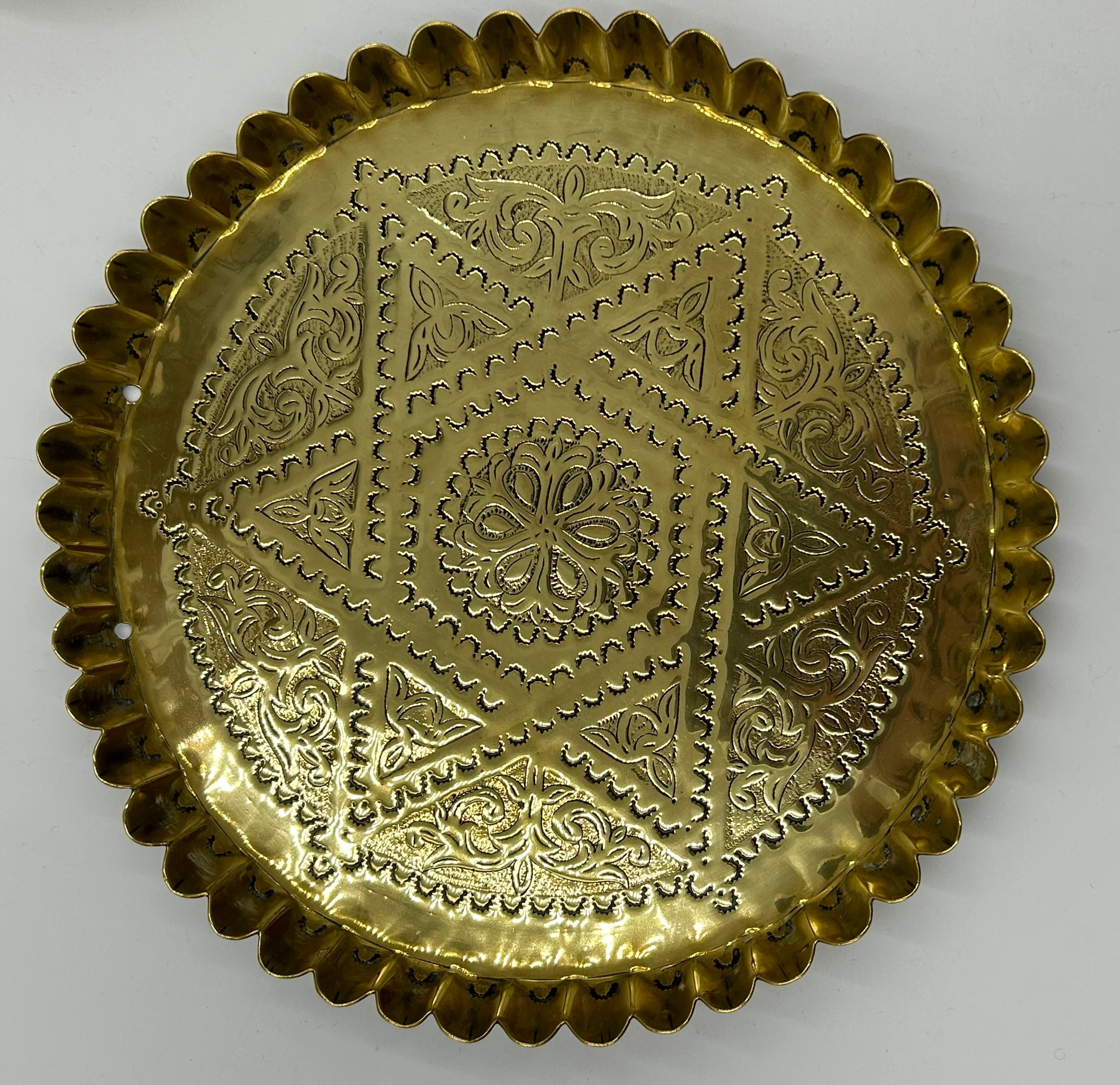 Brass ware to include a scalloped tray 45cm d, small tray, bowl, galleried tray all with Eastern - Image 3 of 14