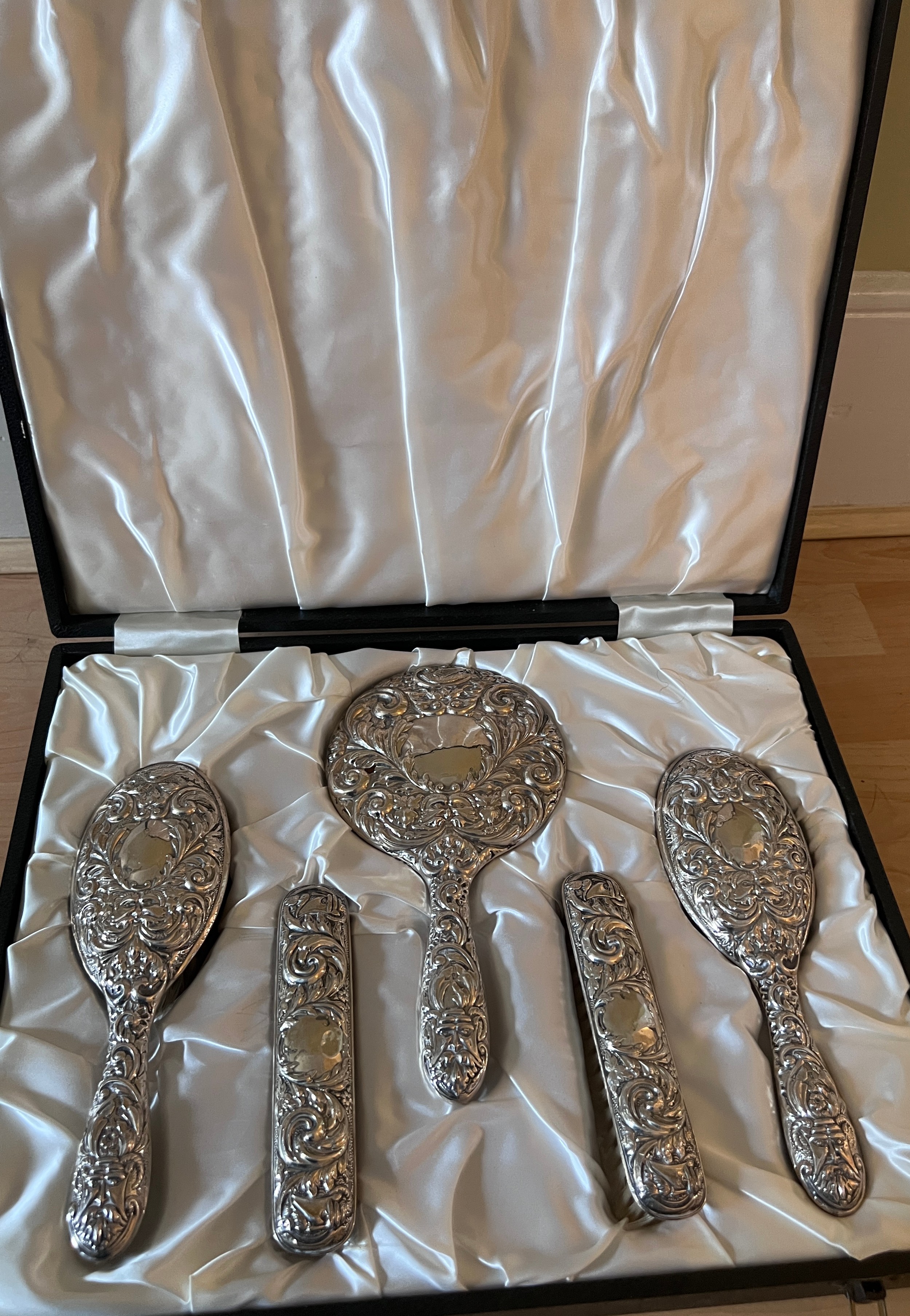 A 20thC cased hallmarked silver backed dressing table set comprising two hairbrushes, two clothes - Image 2 of 4