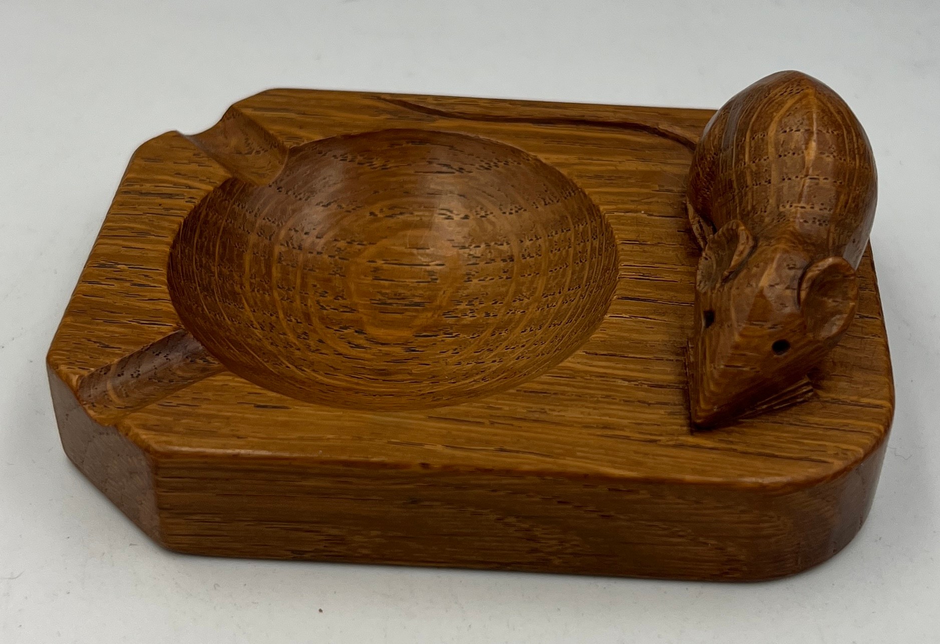 A Robert Thompson of Kilburn, Mouseman ashtray with signature mouse. 10cm x 7.5cm.