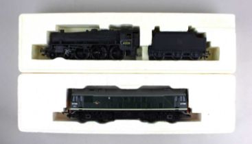 Two Hornby OO gauge model railway locomotives comprising R2121 BR Bo-Bo Diesel Electric Class 25