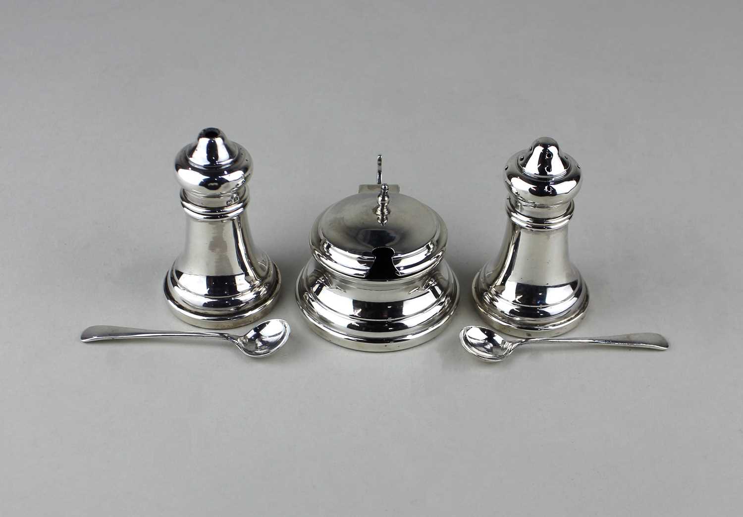 A cased silver cruet set, comprising a salt pot, pepper pot, mustard pot, and 2 matched silver