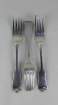 Two George III silver Fiddle pattern dinner forks and a George IV dinner fork, London 1824, 5.8oz