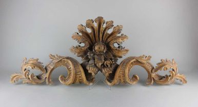 An ornate Georgian revival carved wood pediment crest, 20th century, 88cm wide.