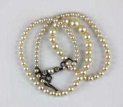 A single row necklace of graduated cultured pearls on a cultured pearl and colourless gem set clasp