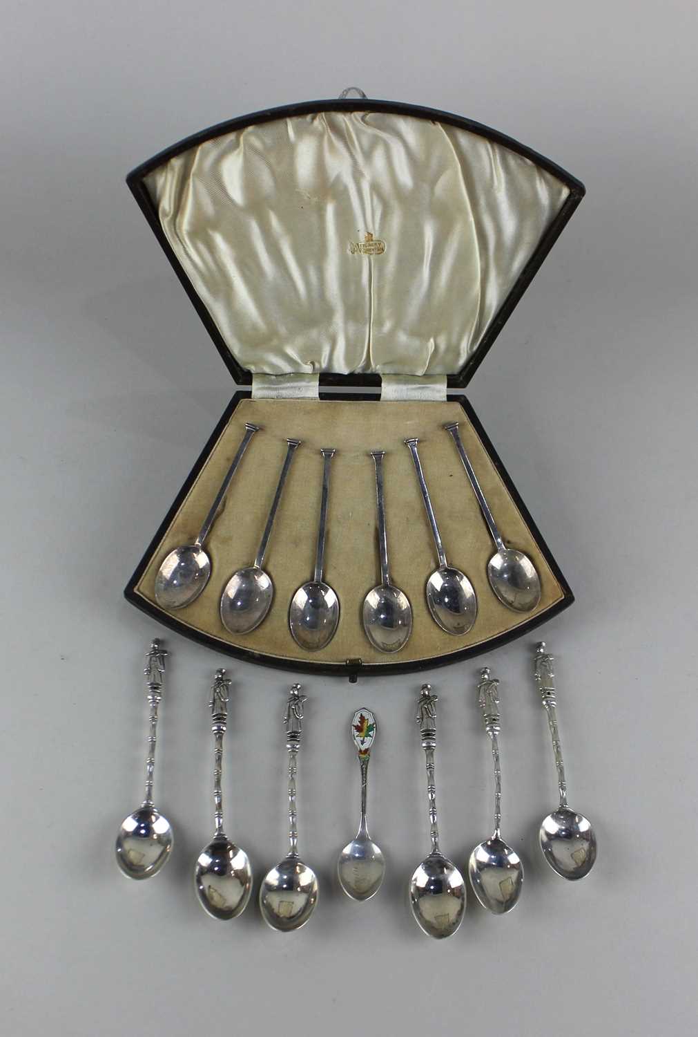 A cased set of six George V silver coffee spoons Sheffield 1929, six Chinese metal spoons and a