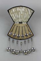 A cased set of six George V silver coffee spoons Sheffield 1929, six Chinese metal spoons and a