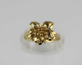 A gold ring designed as a flower head, detailed '14k', ring size P 1/2, 4g
